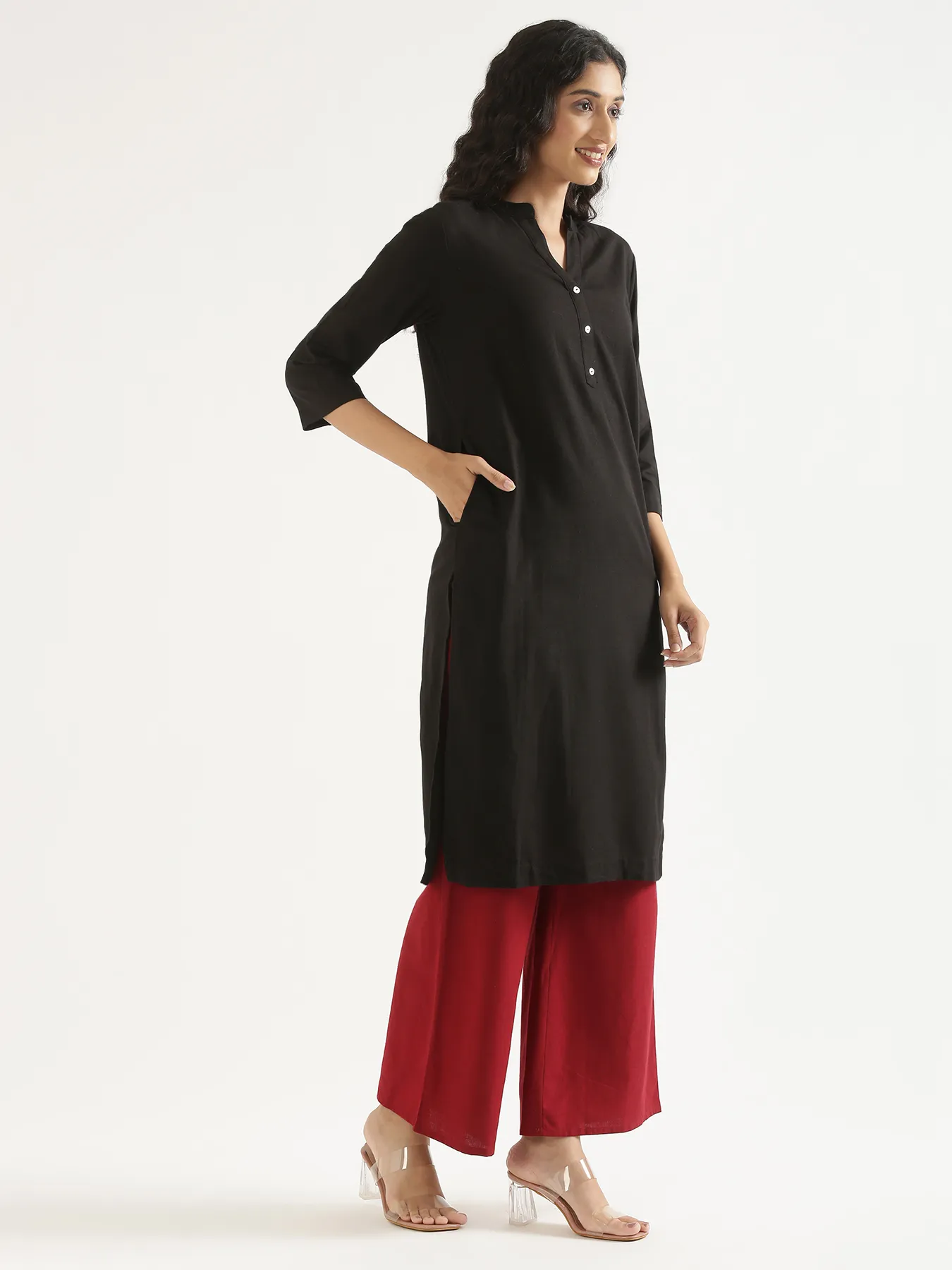 Women Black Airy Linen Long Kurta - Image 10