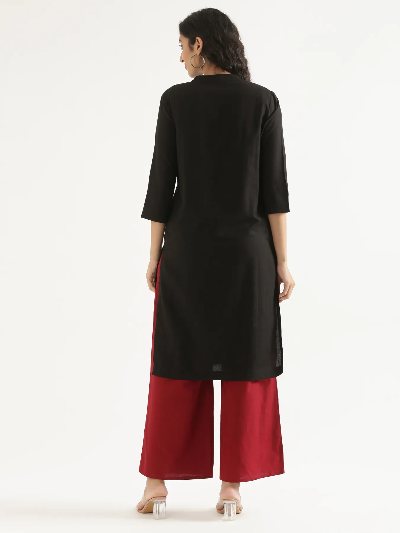 Women Black Airy Linen Long Kurta - Image 11
