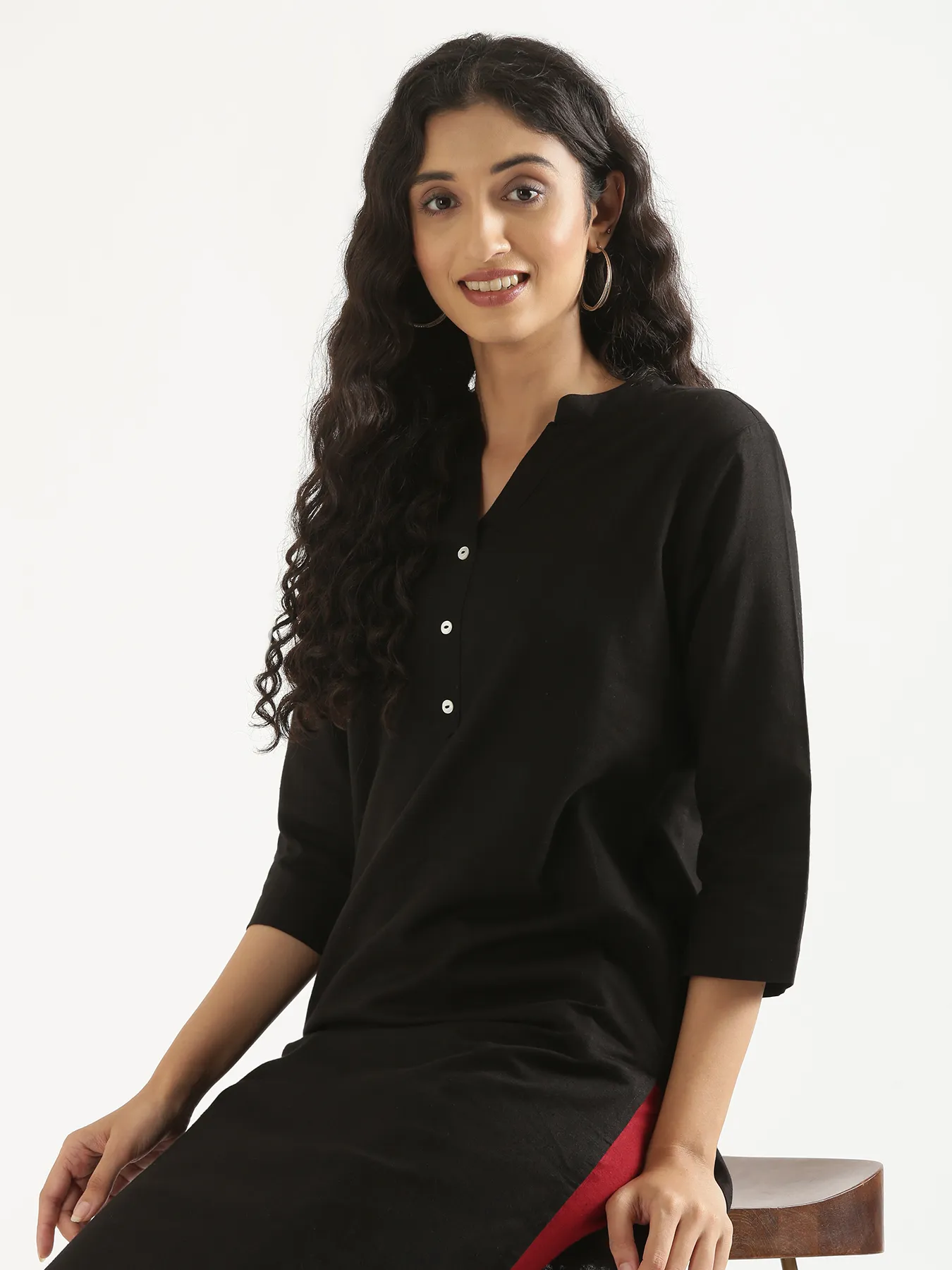 Women Black Airy Linen Long Kurta - Image 4
