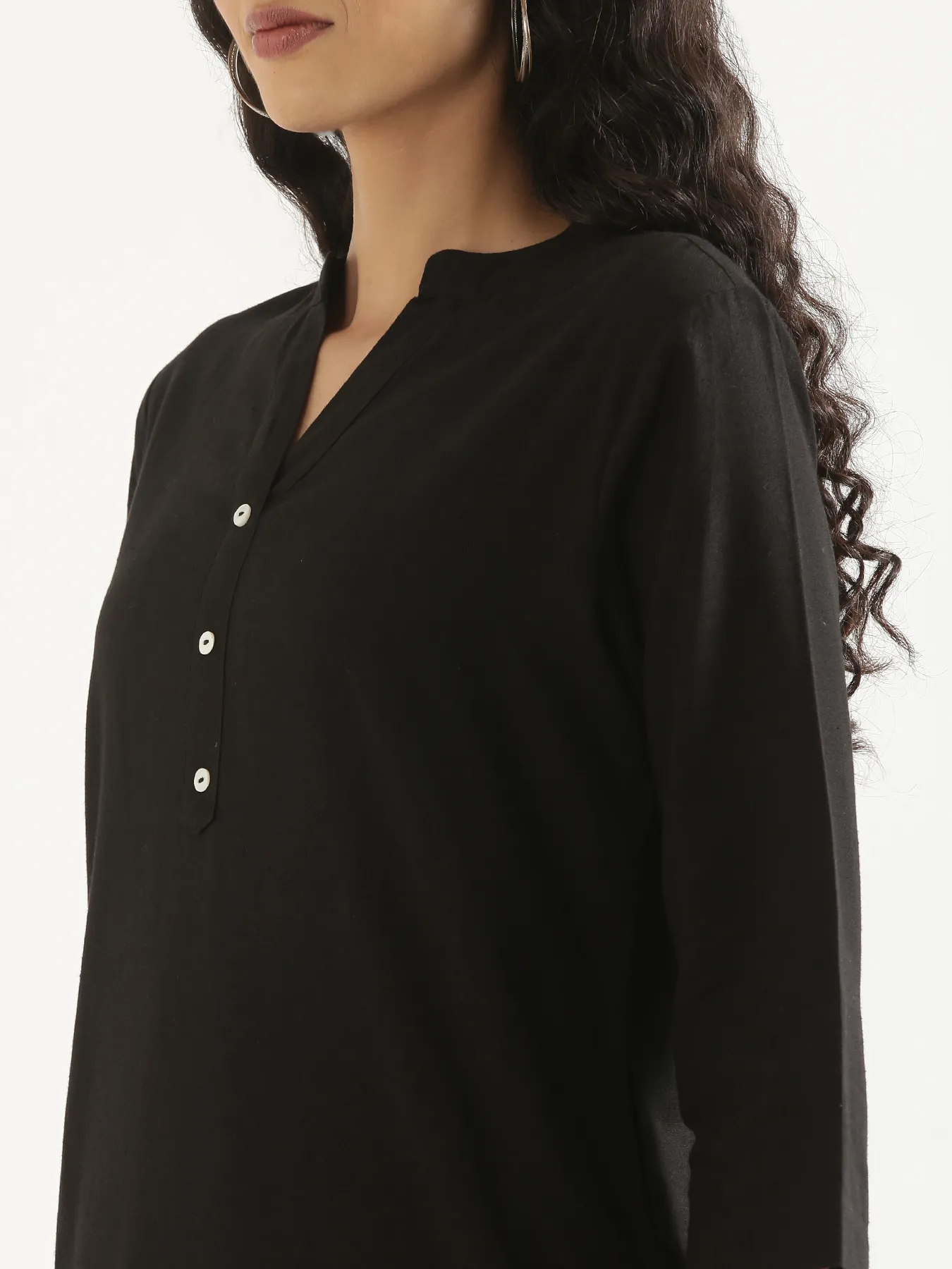Women Black Airy Linen Long Kurta - Image 6