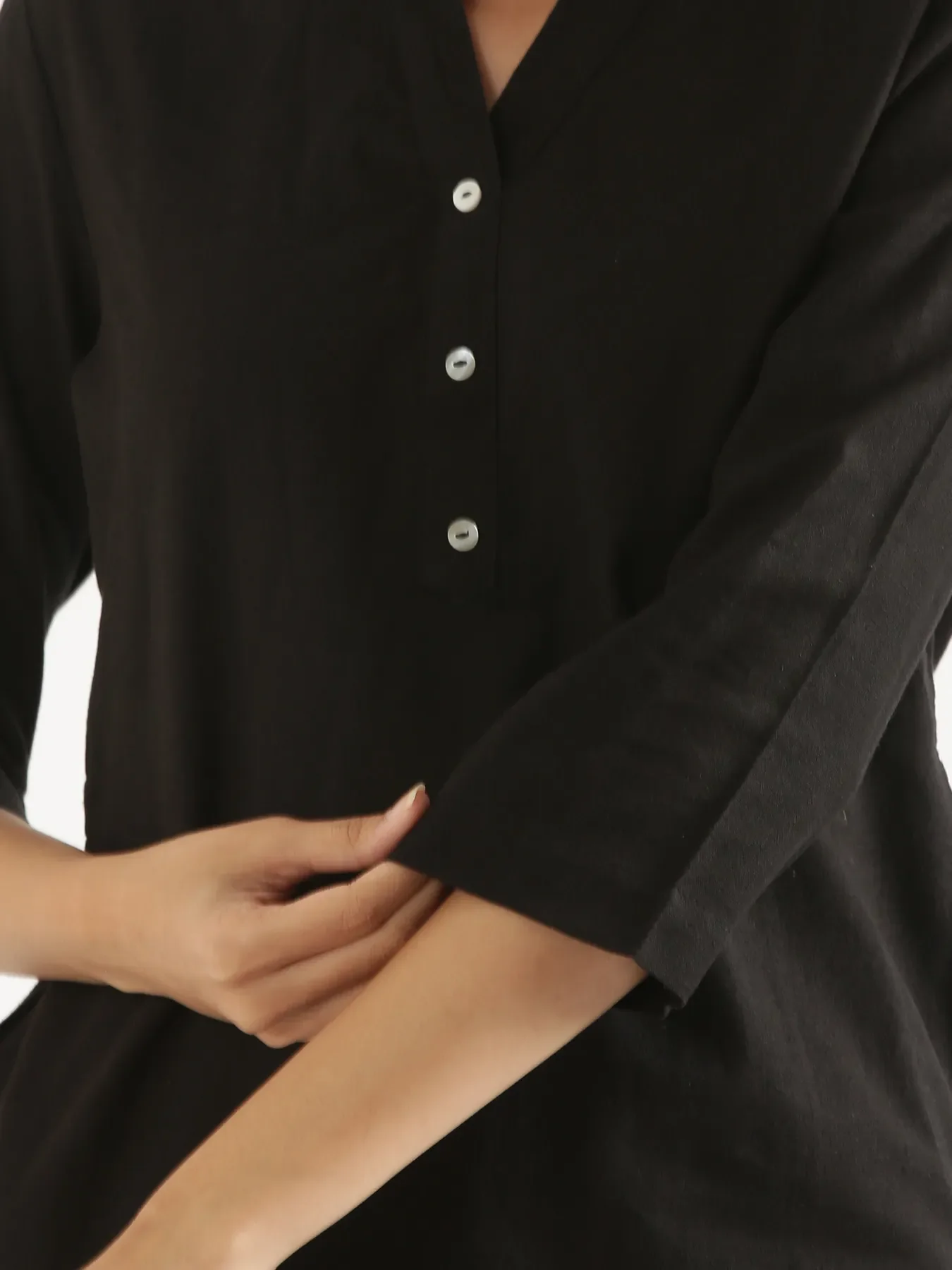 Women Black Airy Linen Long Kurta - Image 7