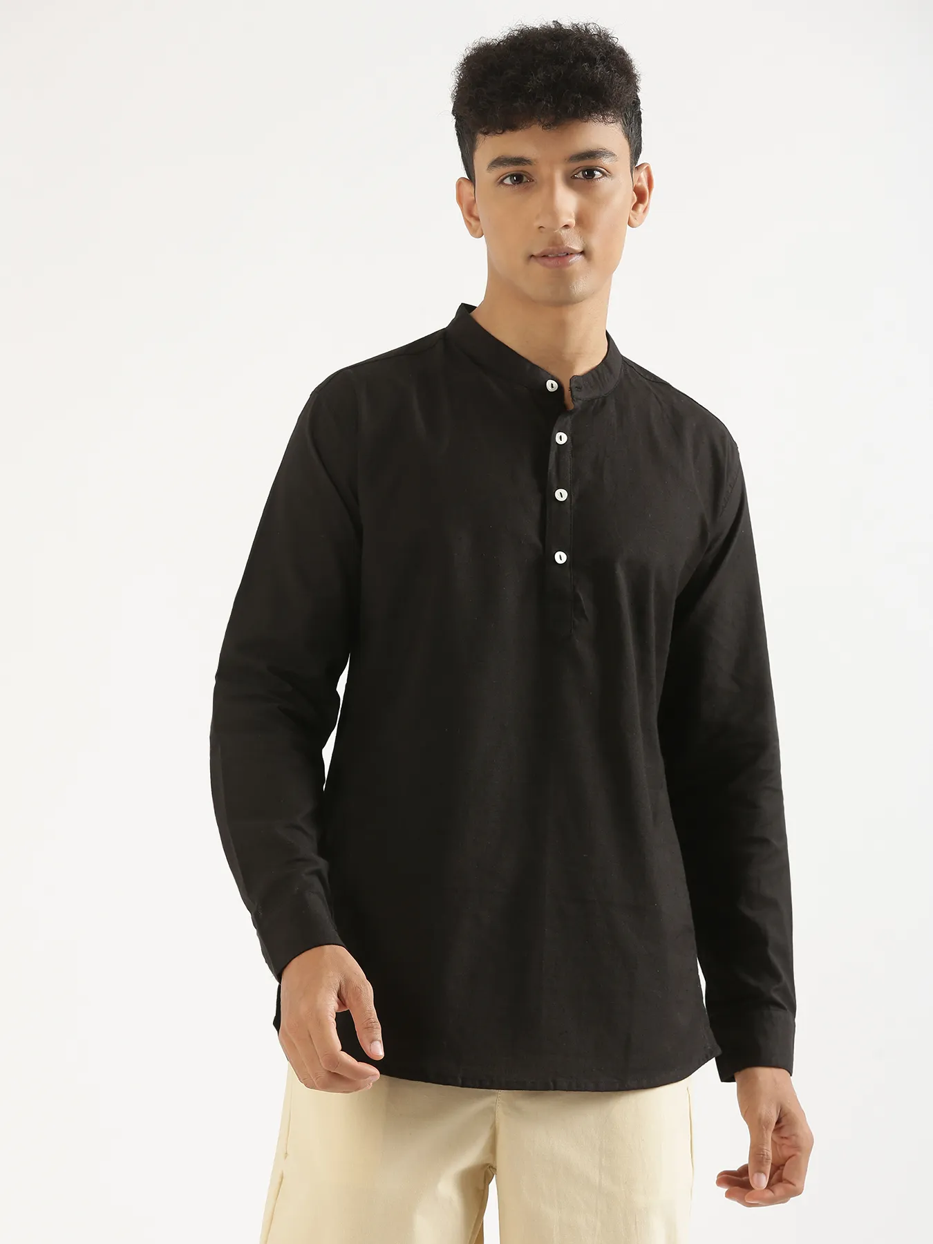 Men Black Airy Linen Short Kurta - Image 4