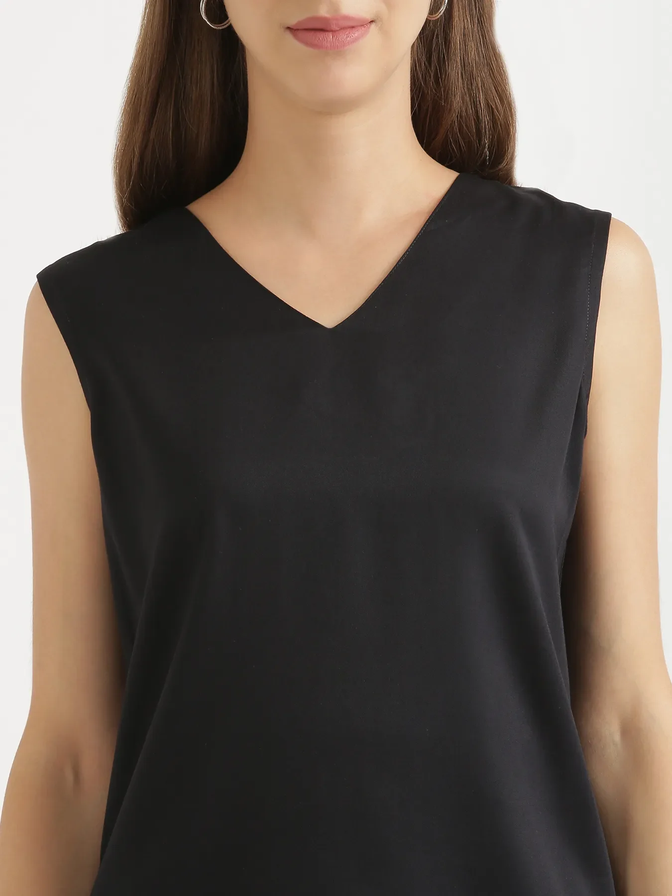 Women Black V-Neck Sleeveless Top - Image 5