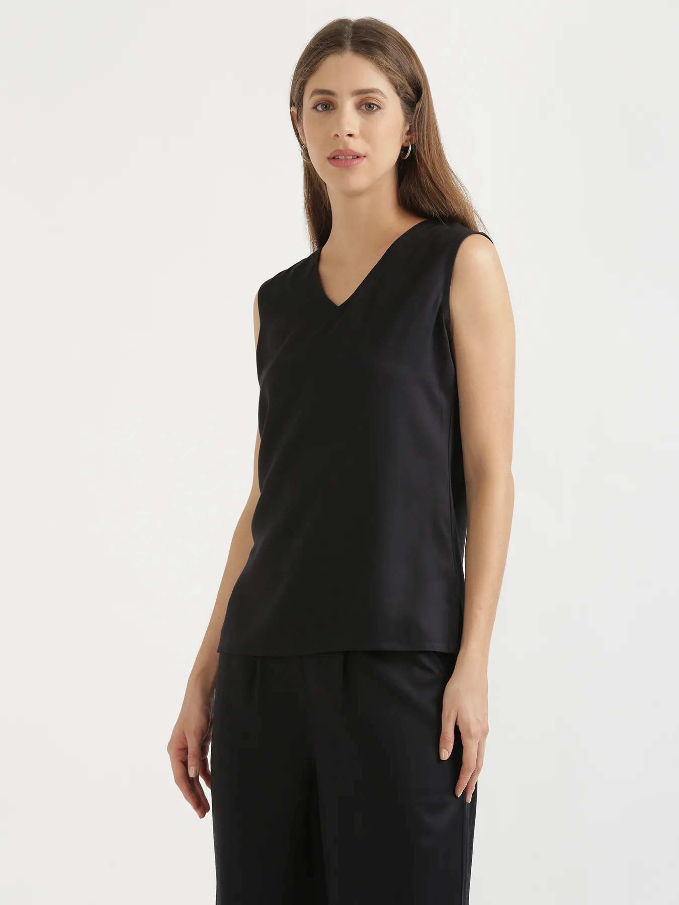 Women Black V-Neck Sleeveless Top - Image 7