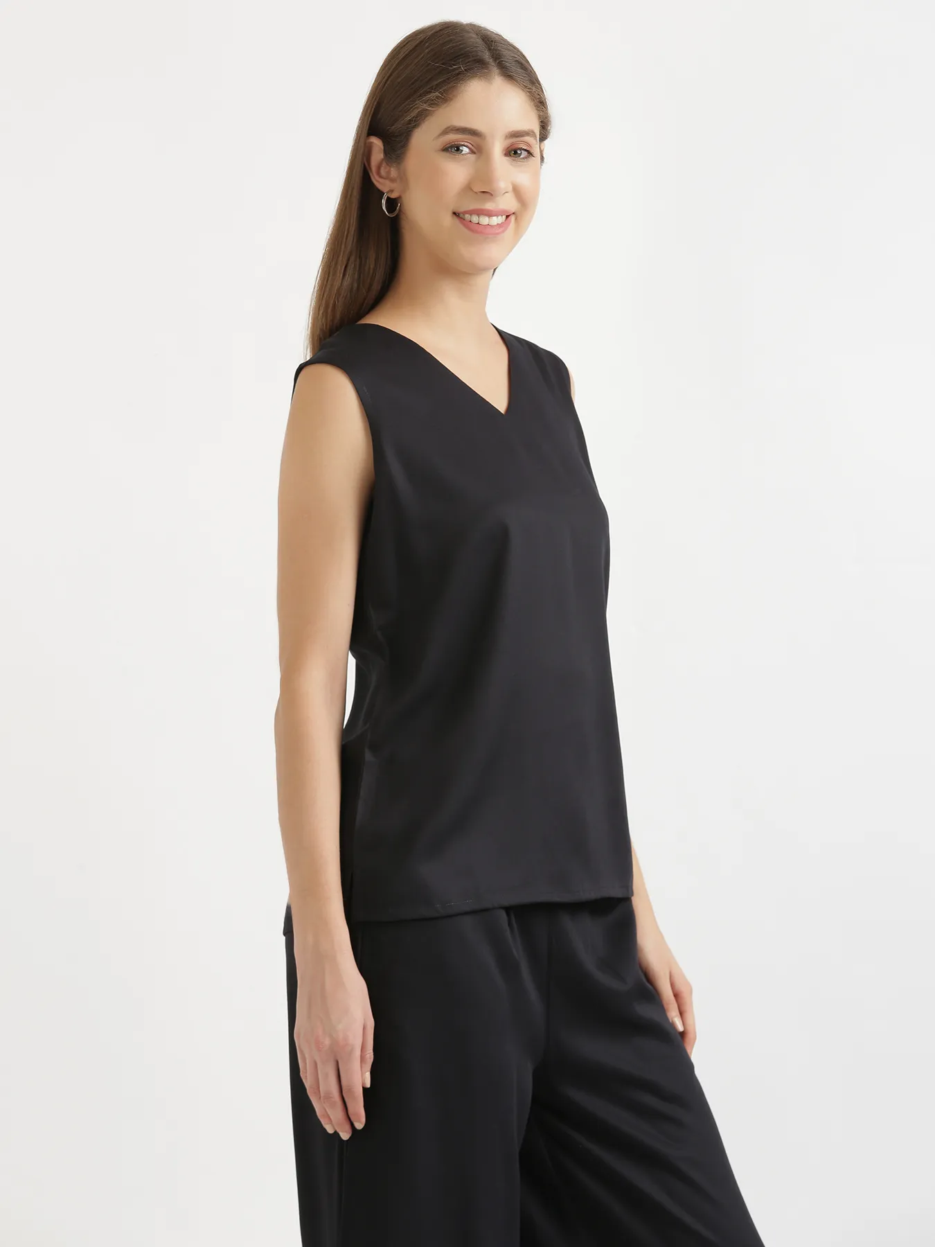 Women Black V-Neck Sleeveless Top - Image 8