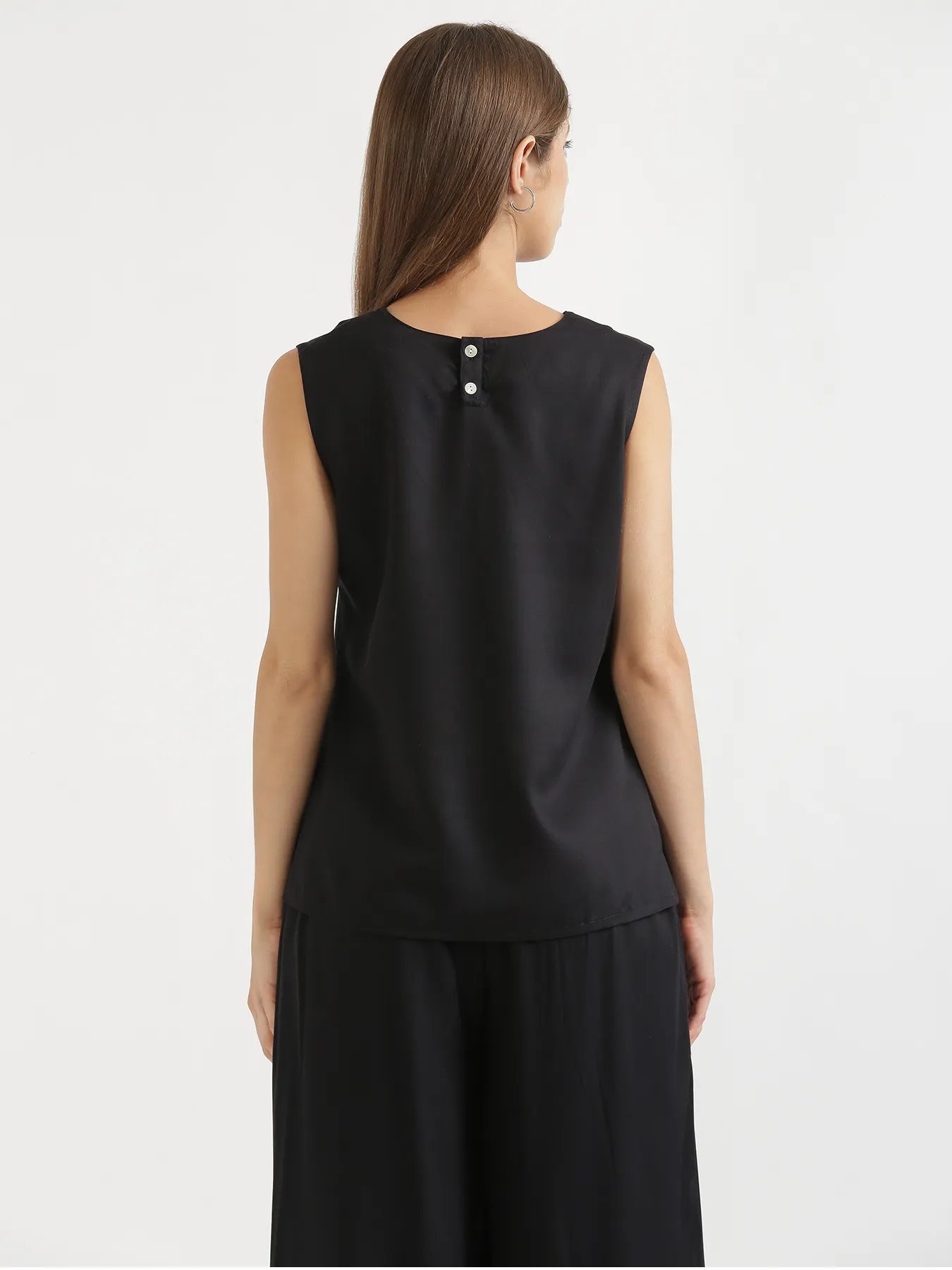 Women Black V-Neck Sleeveless Top - Image 9