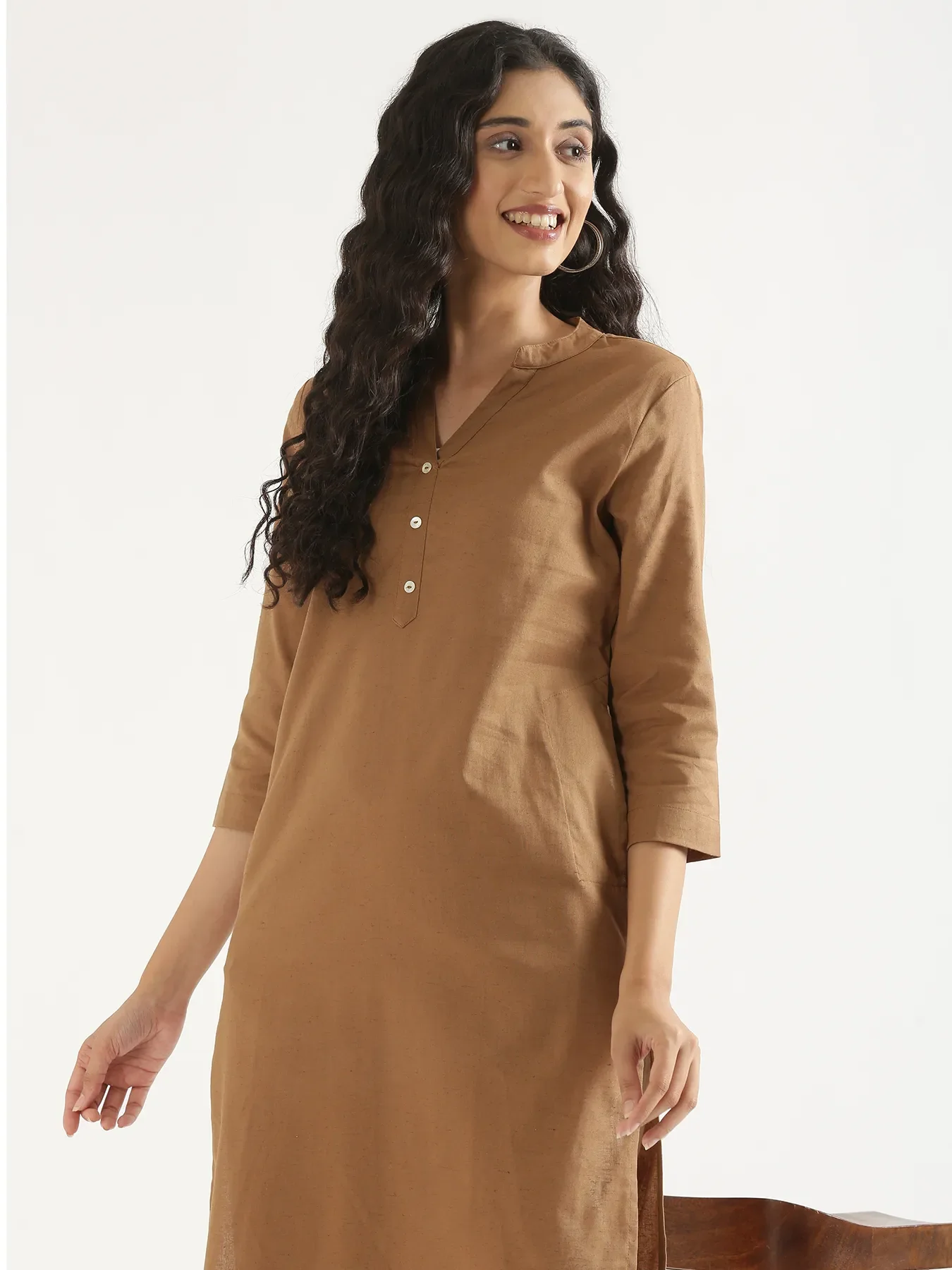 Women Coffee Brown Airy Linen Long Kurta - Image 4