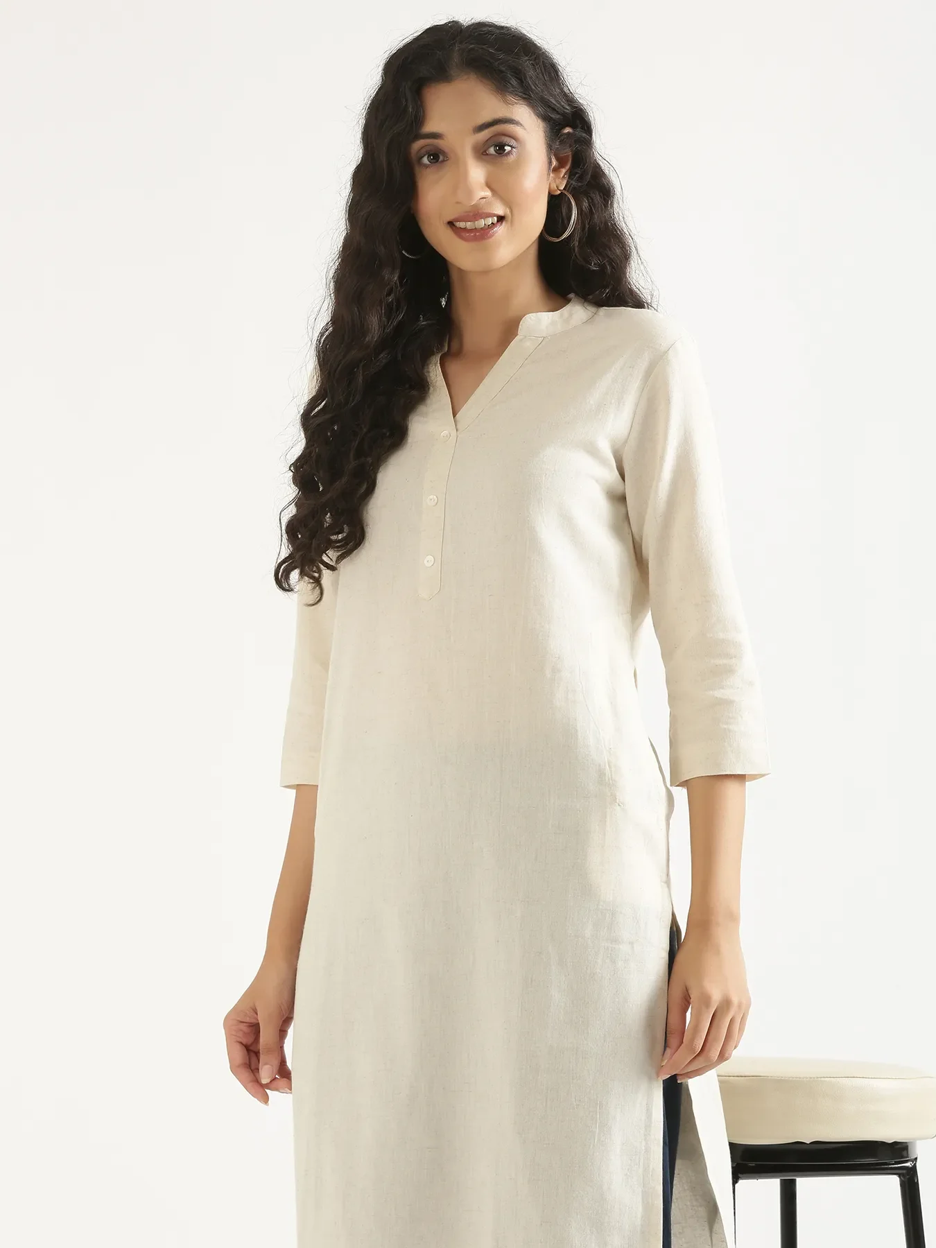 Women Ecru Airy Linen Long Kurta - Image 4