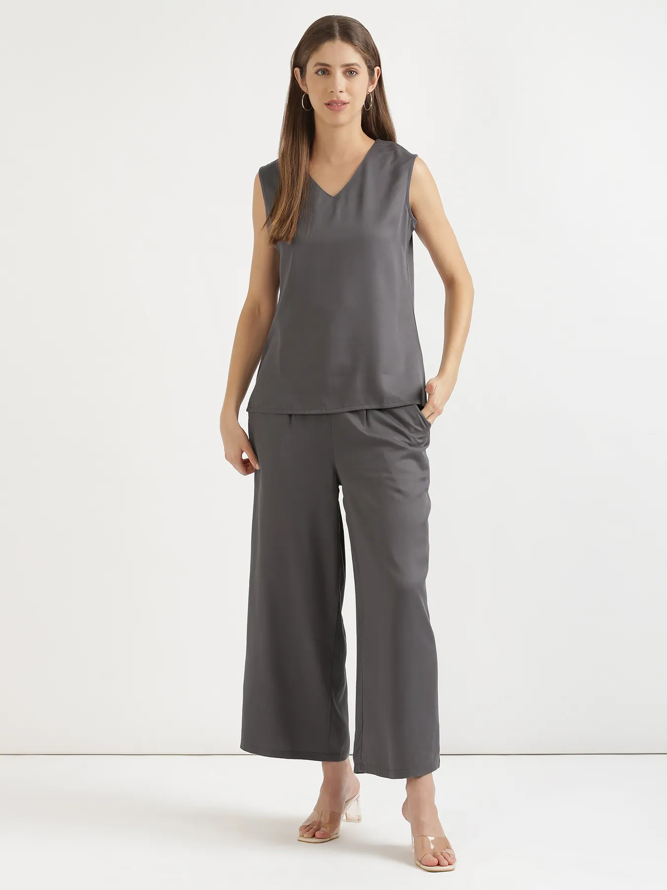 Women Grey V-Neck Sleeveless Top - Image 3