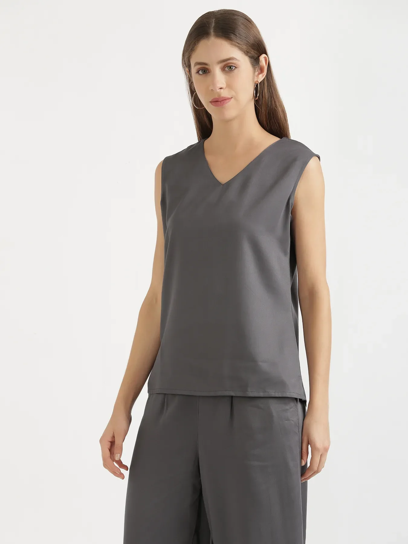 Women Grey V-Neck Sleeveless Top - Image 5