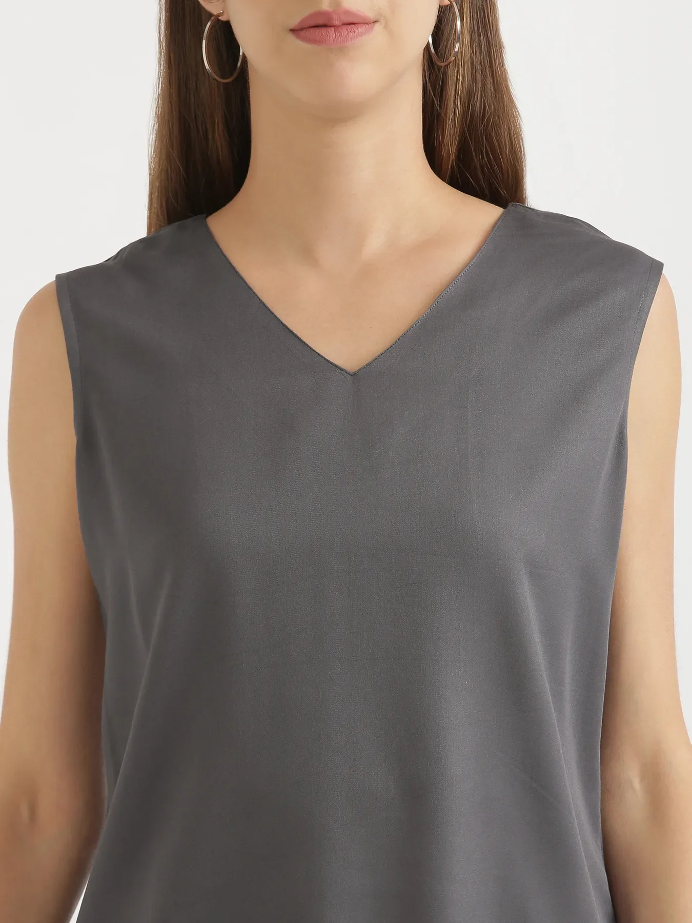 Women Grey V-Neck Sleeveless Top - Image 6