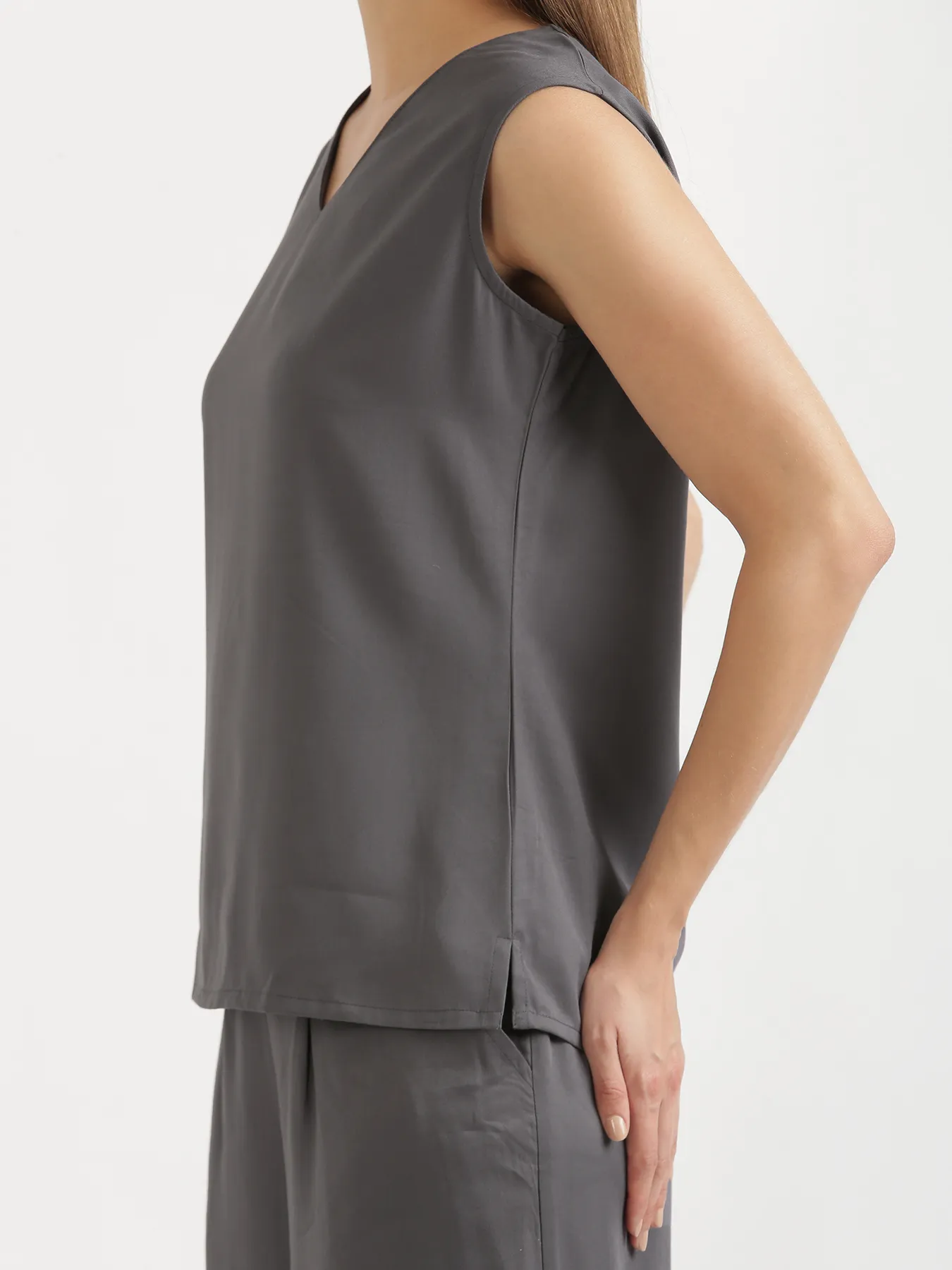 Women Grey V-Neck Sleeveless Top - Image 8