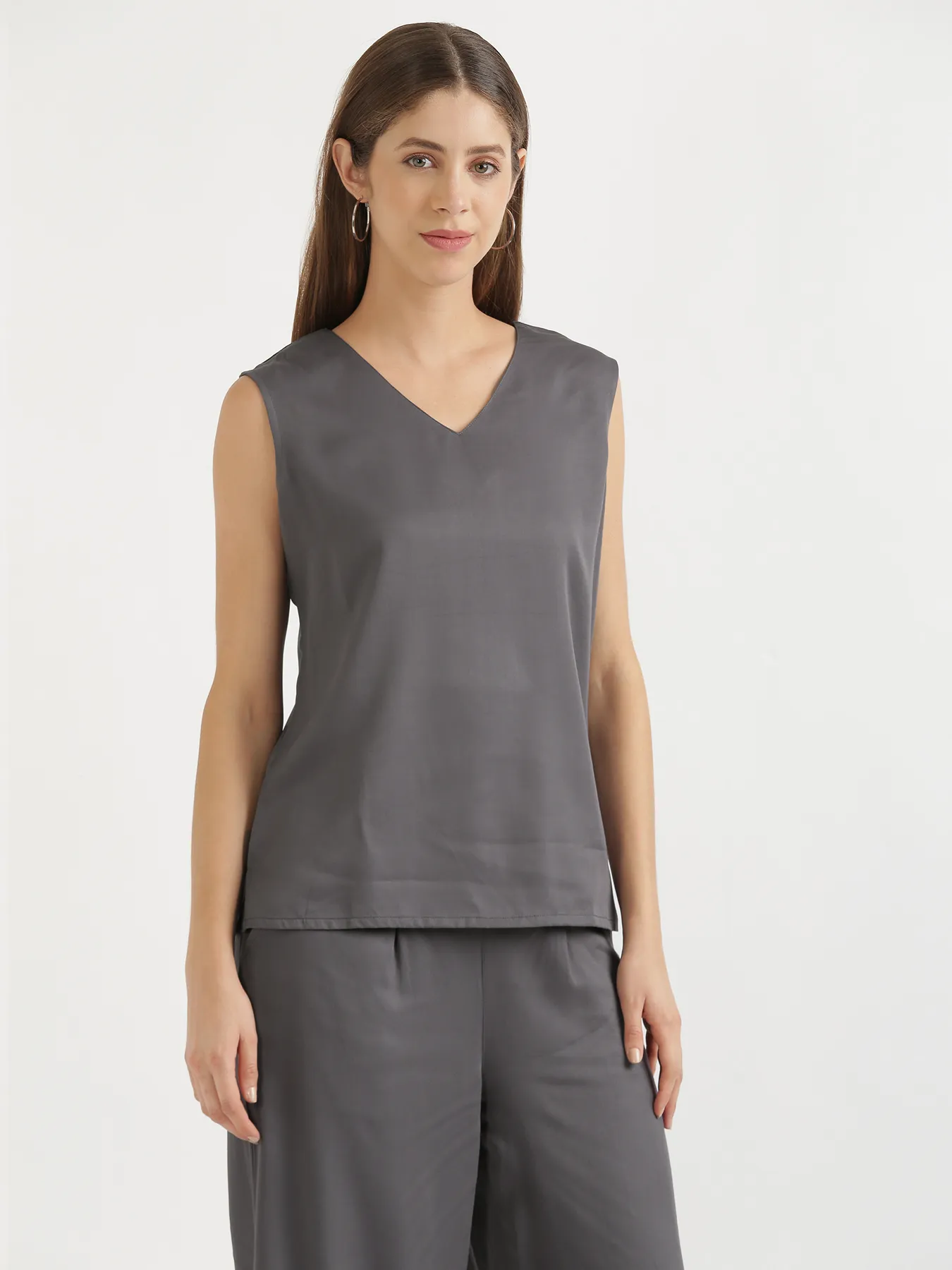 Women Grey V-Neck Sleeveless Top - Image 9