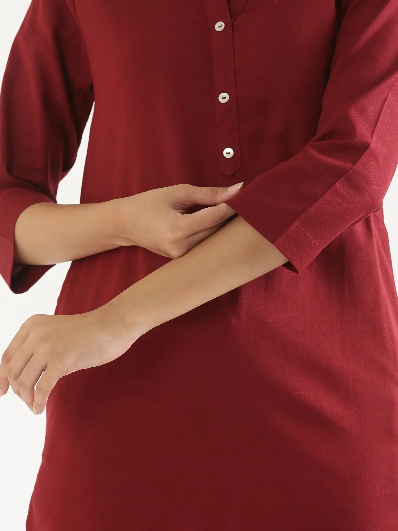 Women Maroon Airy Linen Long Kurta - Image 7