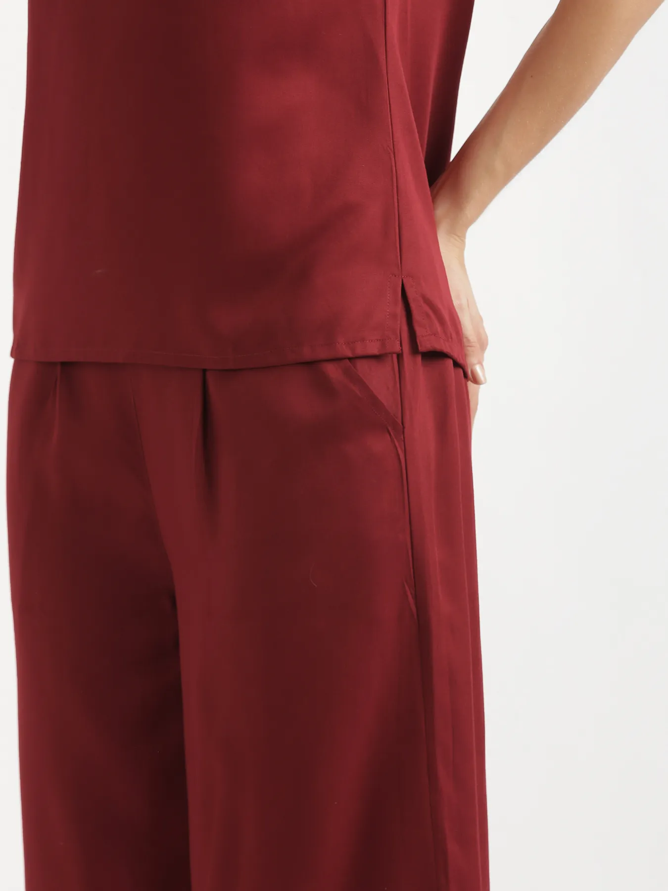 Women Maroon V-Neck Sleeveless Top - Image 11