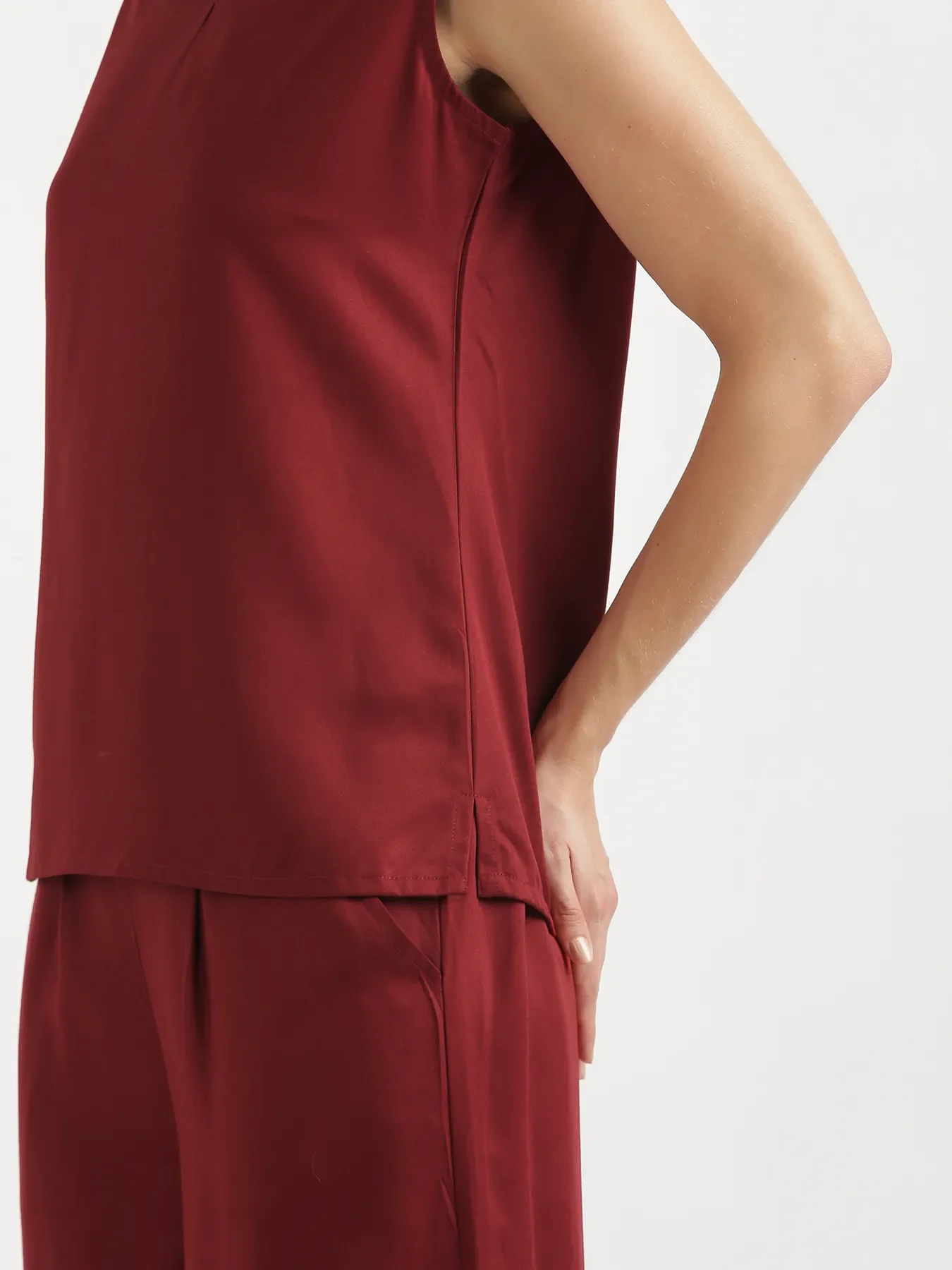 Women Maroon V-Neck Sleeveless Top - Image 12