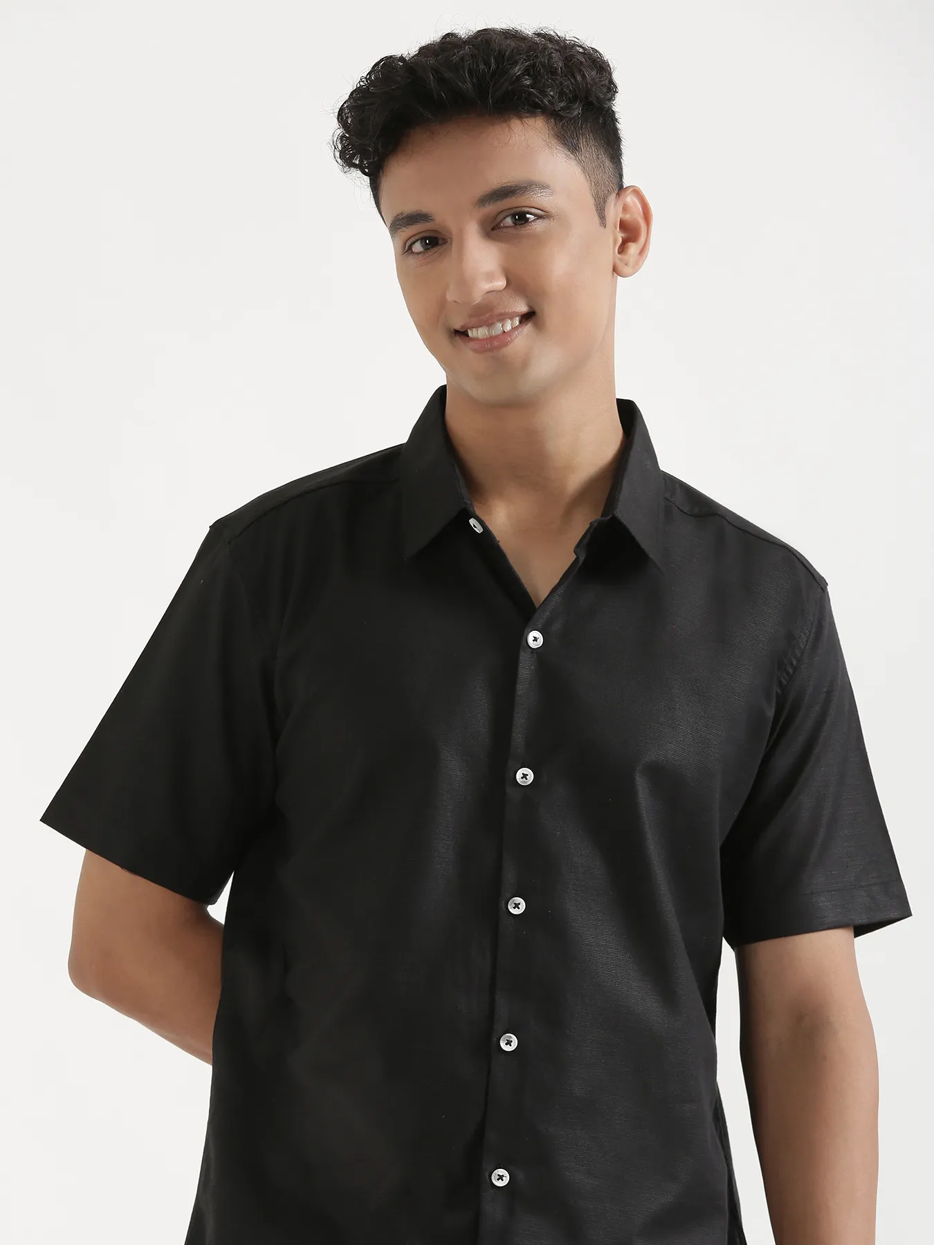 Men Black Linen Blend Short Sleeve Shirt - Image 4