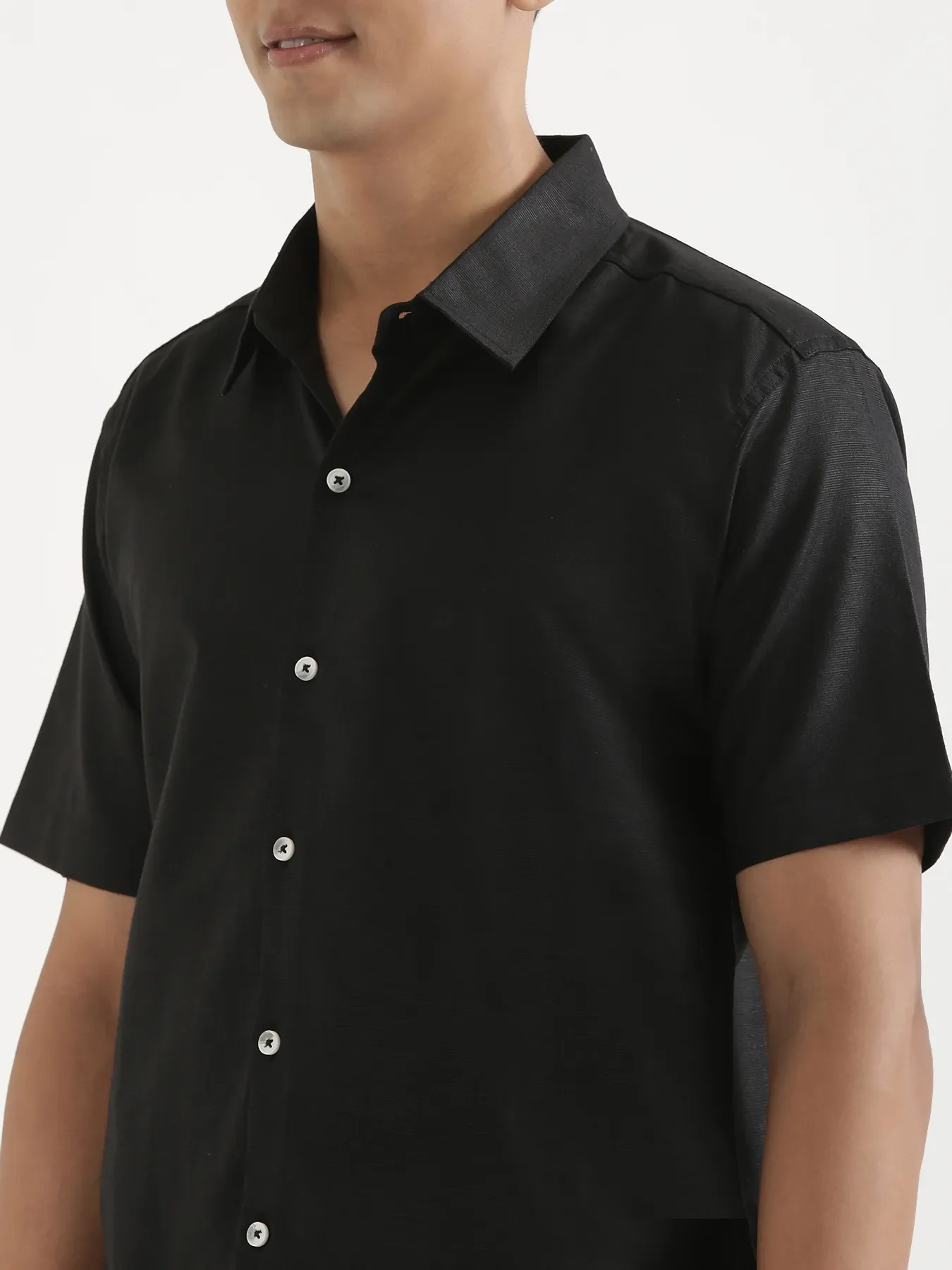 Men Black Linen Blend Short Sleeve Shirt - Image 7