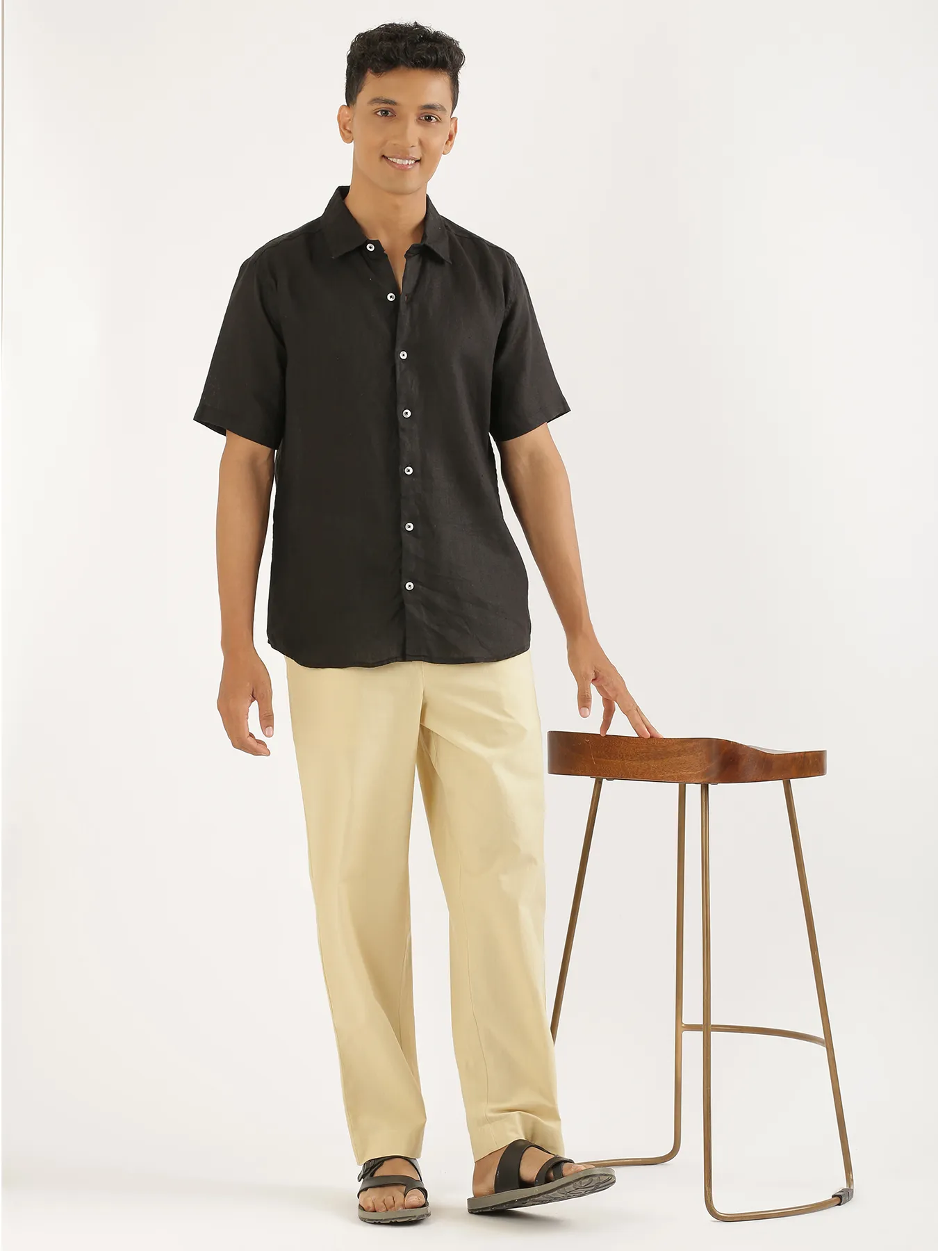 Men Black Pure Linen Short Sleeve Shirt - Image 10