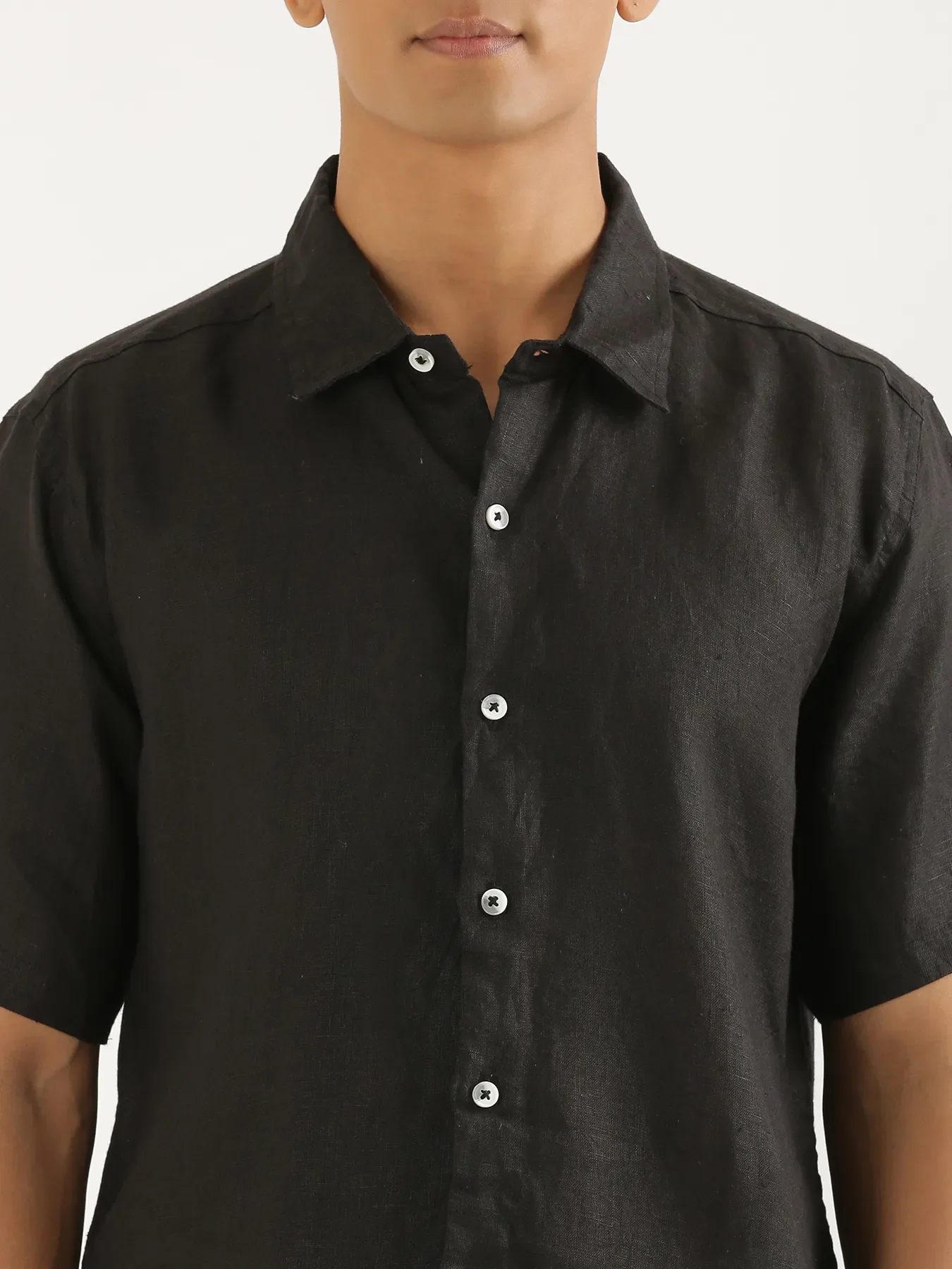 Men Black Pure Linen Short Sleeve Shirt - Image 5