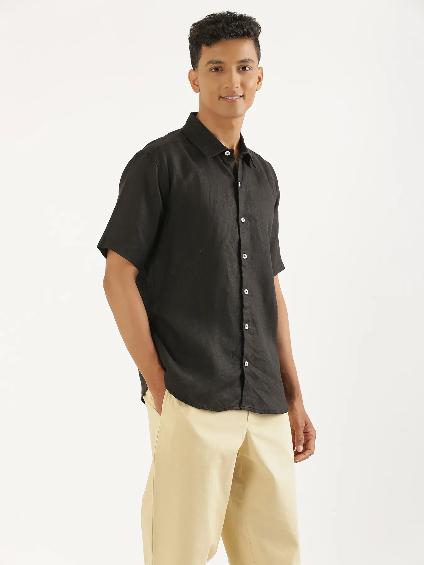 Men Black Pure Linen Short Sleeve Shirt - Image 8