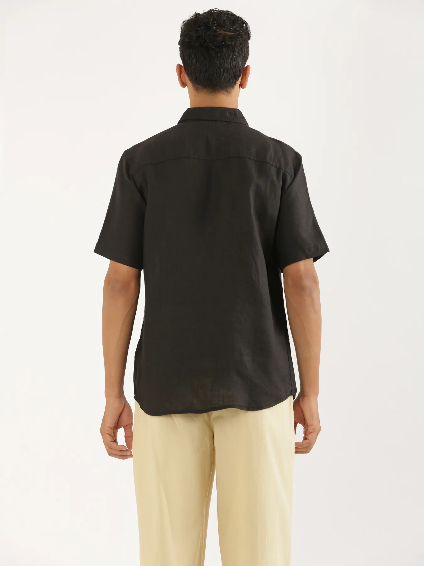 Men Black Pure Linen Short Sleeve Shirt - Image 9
