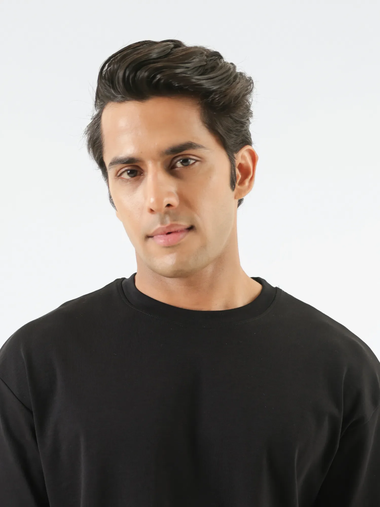 Men Black Round Neck T-shirt - Image 4
