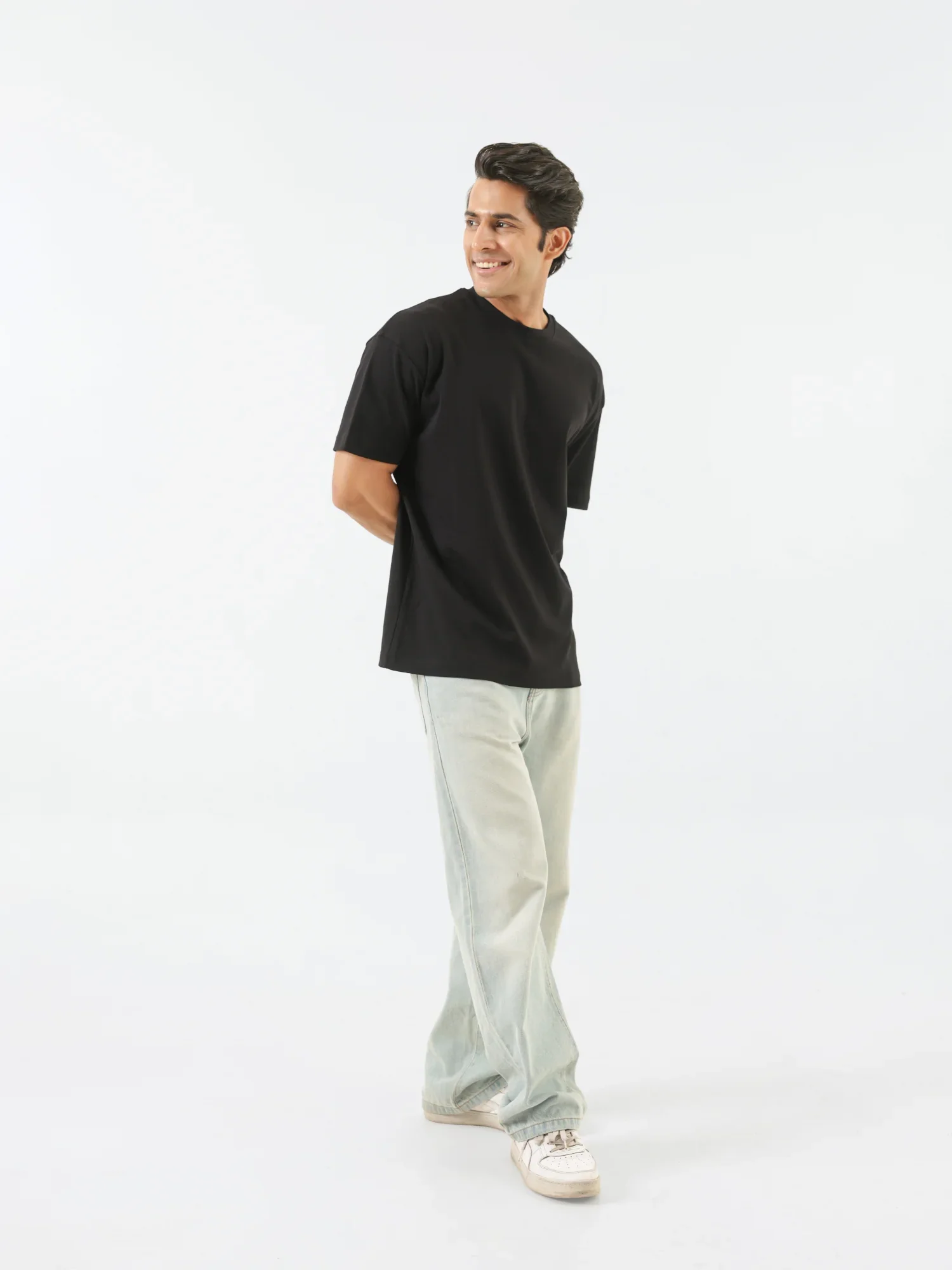Men Black Round Neck T-shirt - Image 9