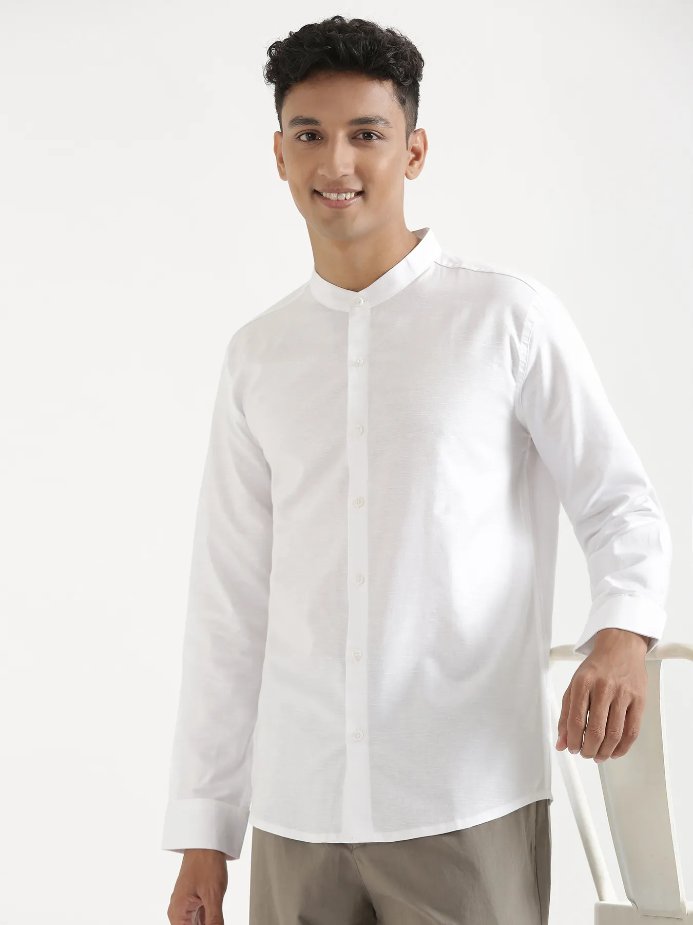 Men White Linen Blend Mandarin Collar Shirt - Image 4