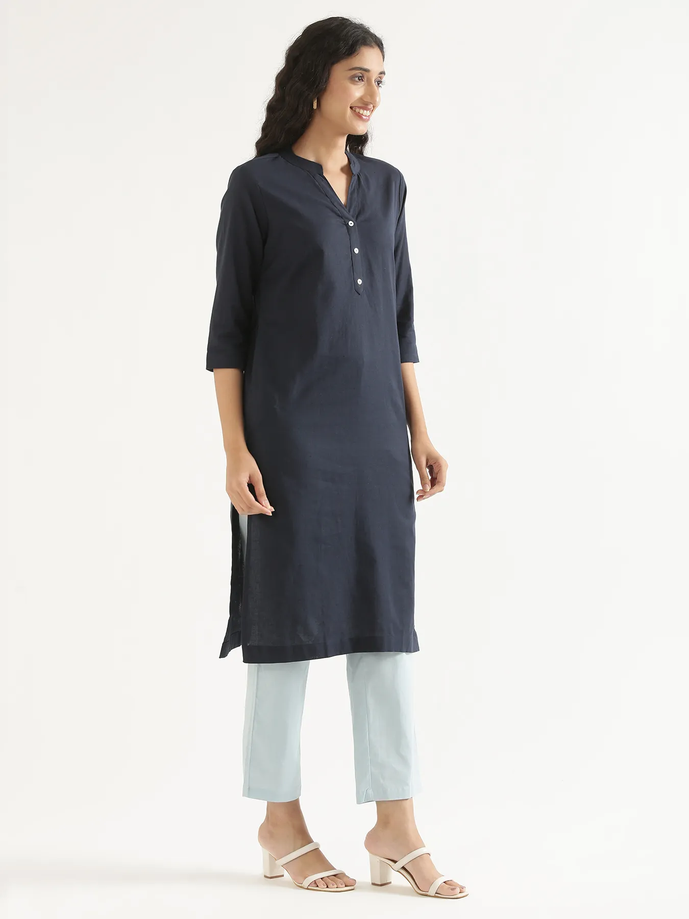 Women Navy Blue Airy Linen Long Kurta - Image 10