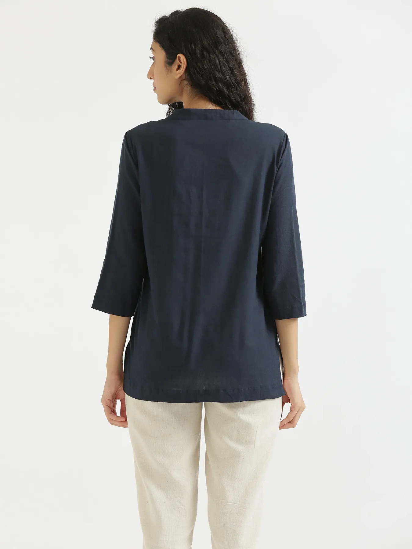 Women Navy Blue Airy Linen Short Kurta - Image 5