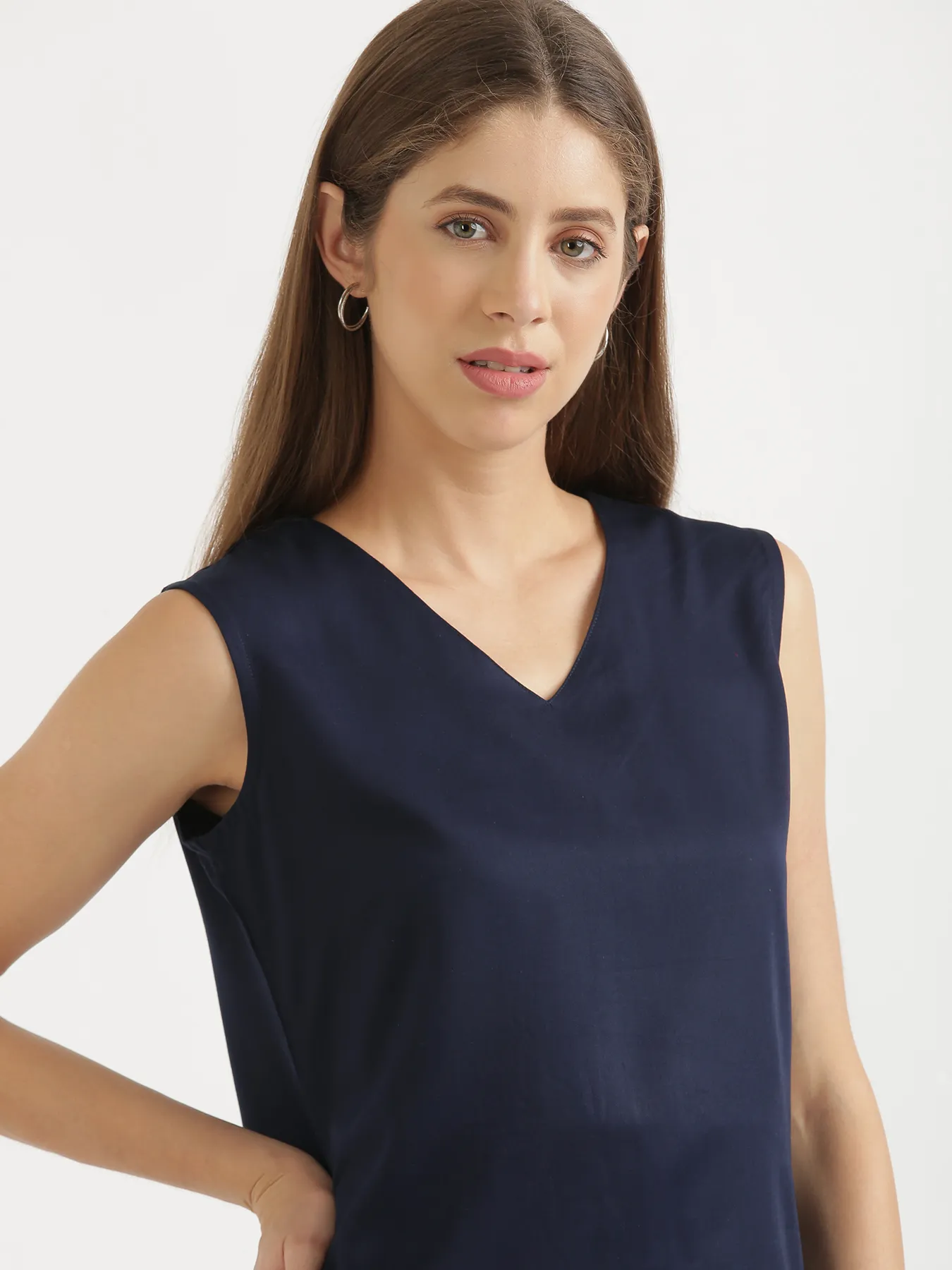 Women Navy Blue V-Neck Sleeveless Top - Image 4