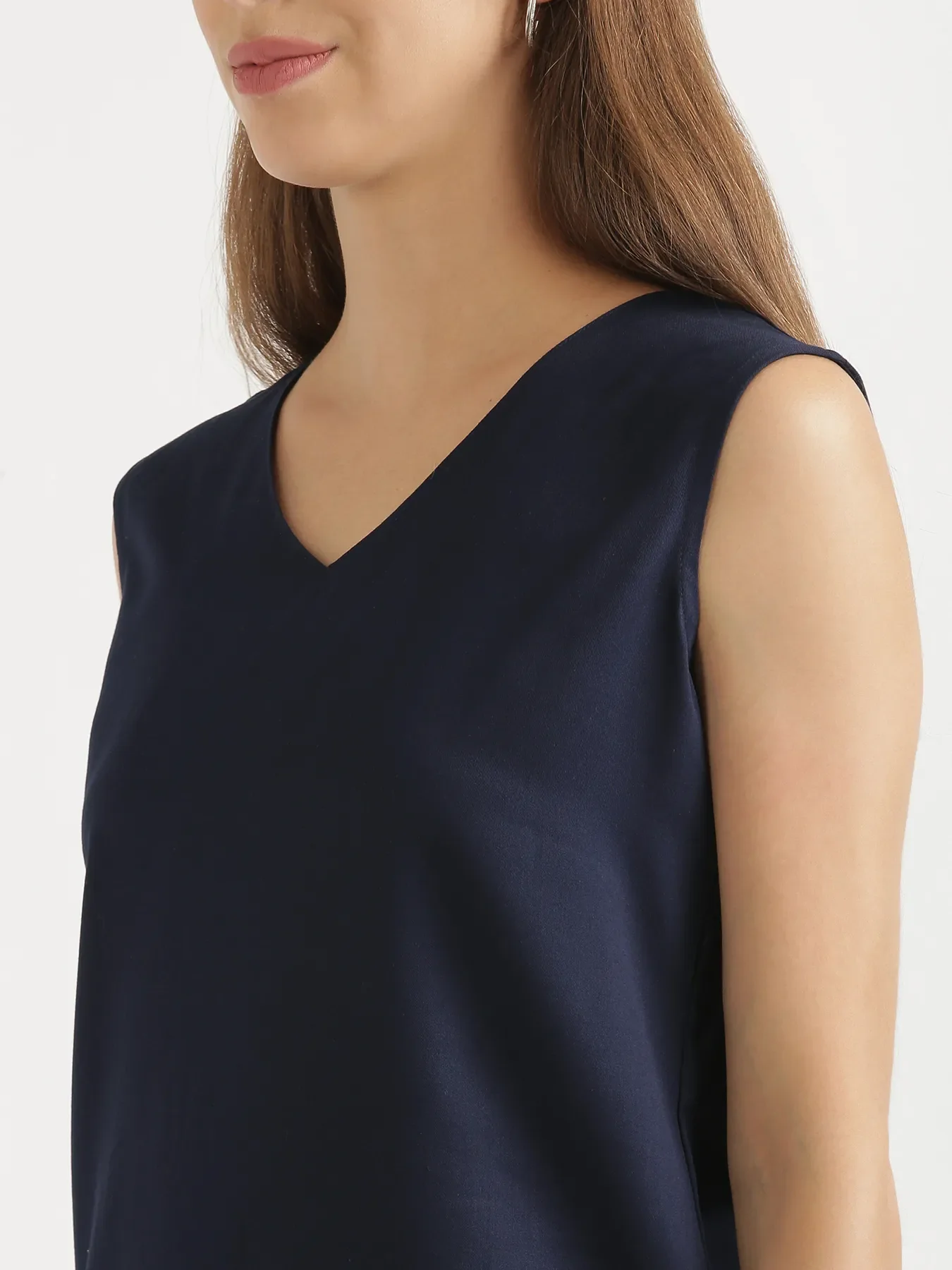 Women Navy Blue V-Neck Sleeveless Top - Image 6