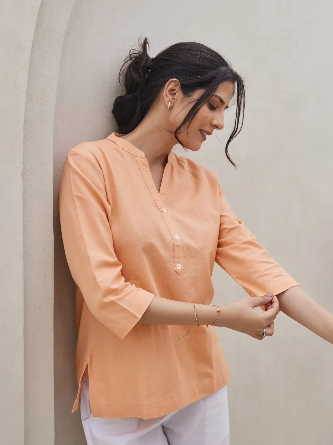 Women Peach Airy Linen Short Kurta - Image 4