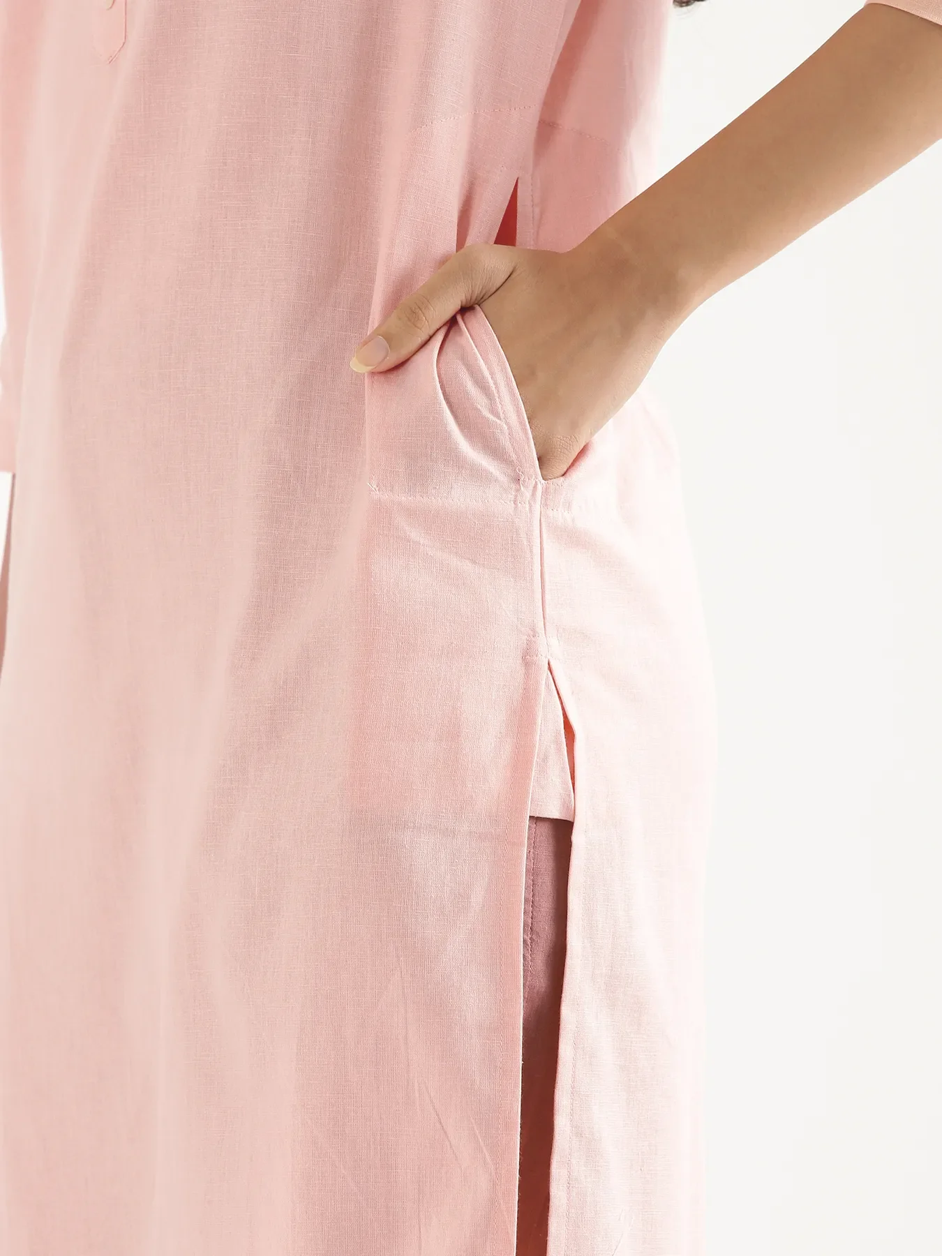 Women Salmon Pink Airy Linen Long Kurta - Image 8