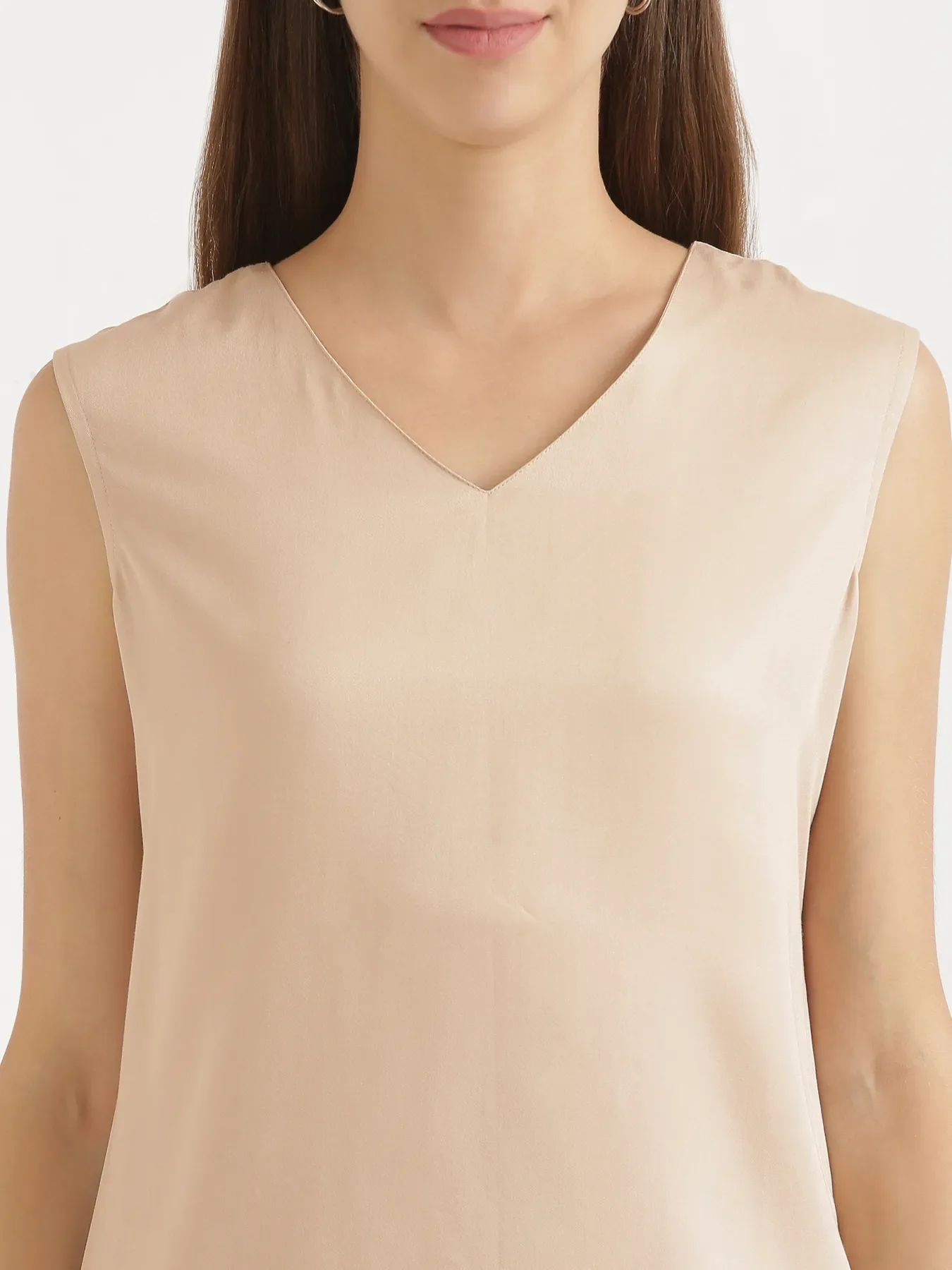 Women Beige V-Neck Sleeveless Top - Image 5