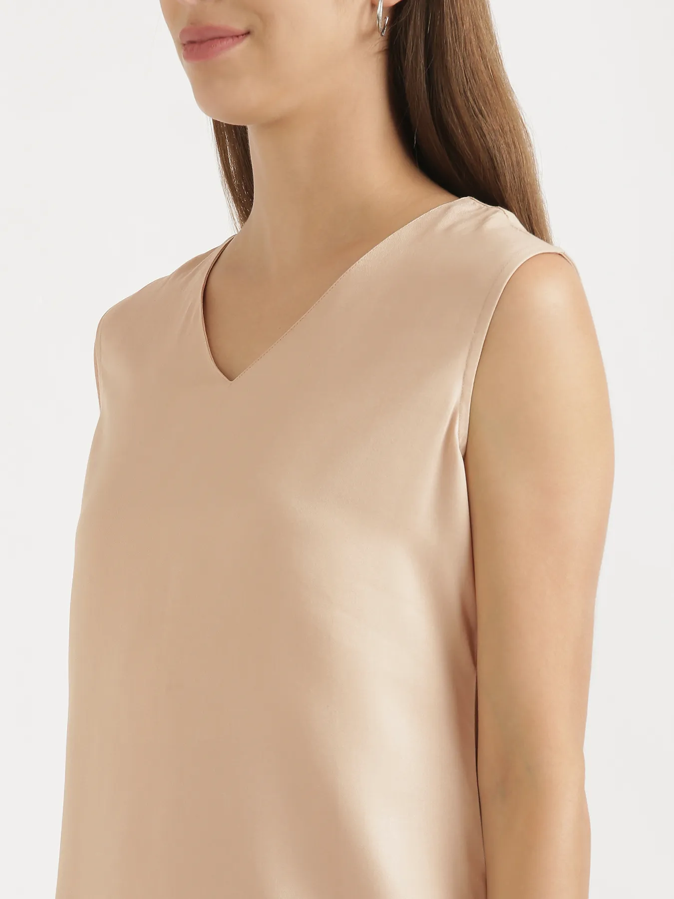 Women Beige V-Neck Sleeveless Top - Image 6
