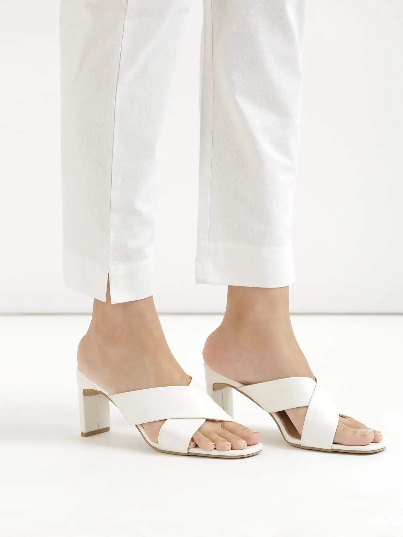 Women White Cotton Pant - Image 12