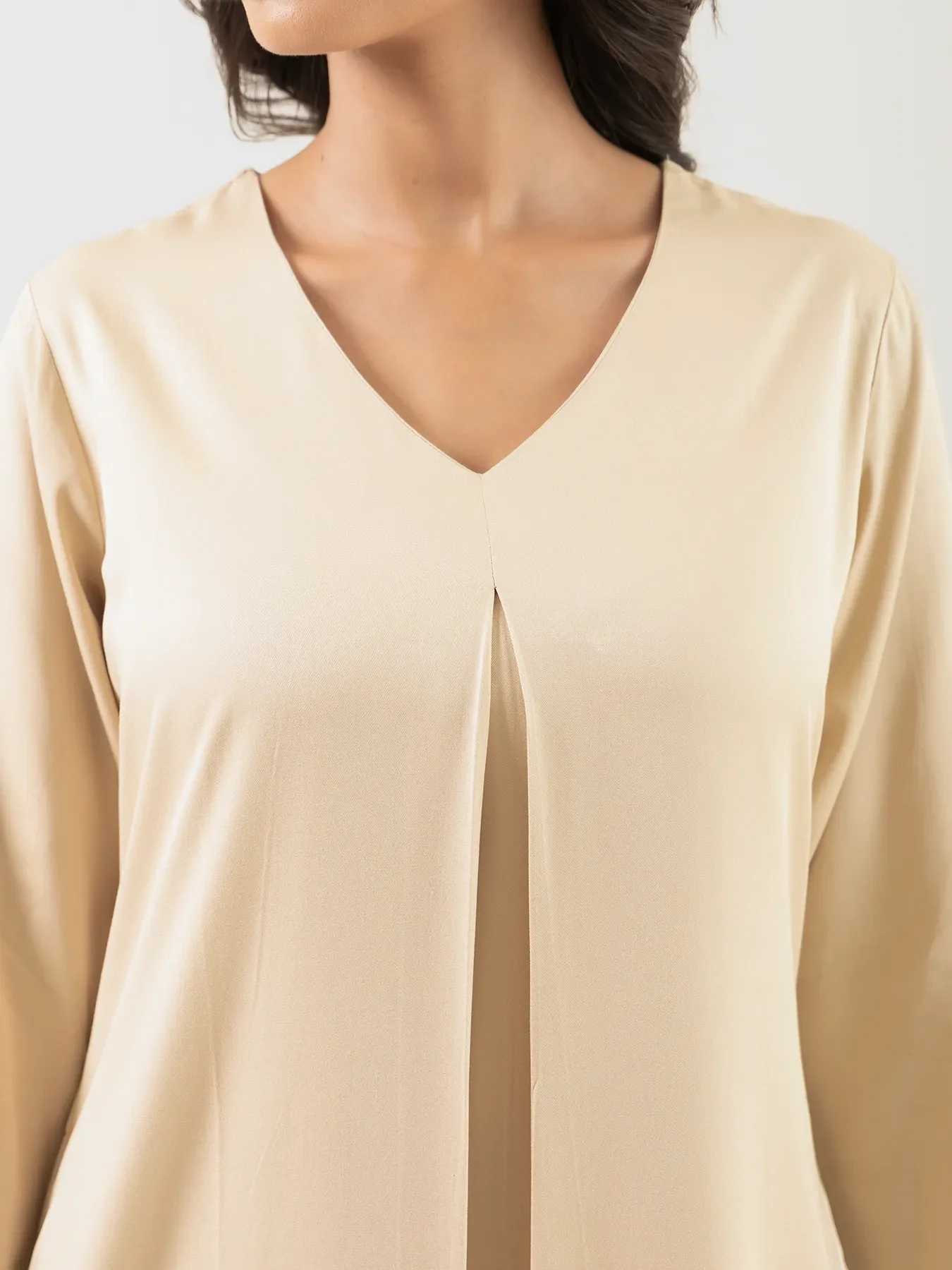 Women Beige Flowy Pleated Kurta - Image 5