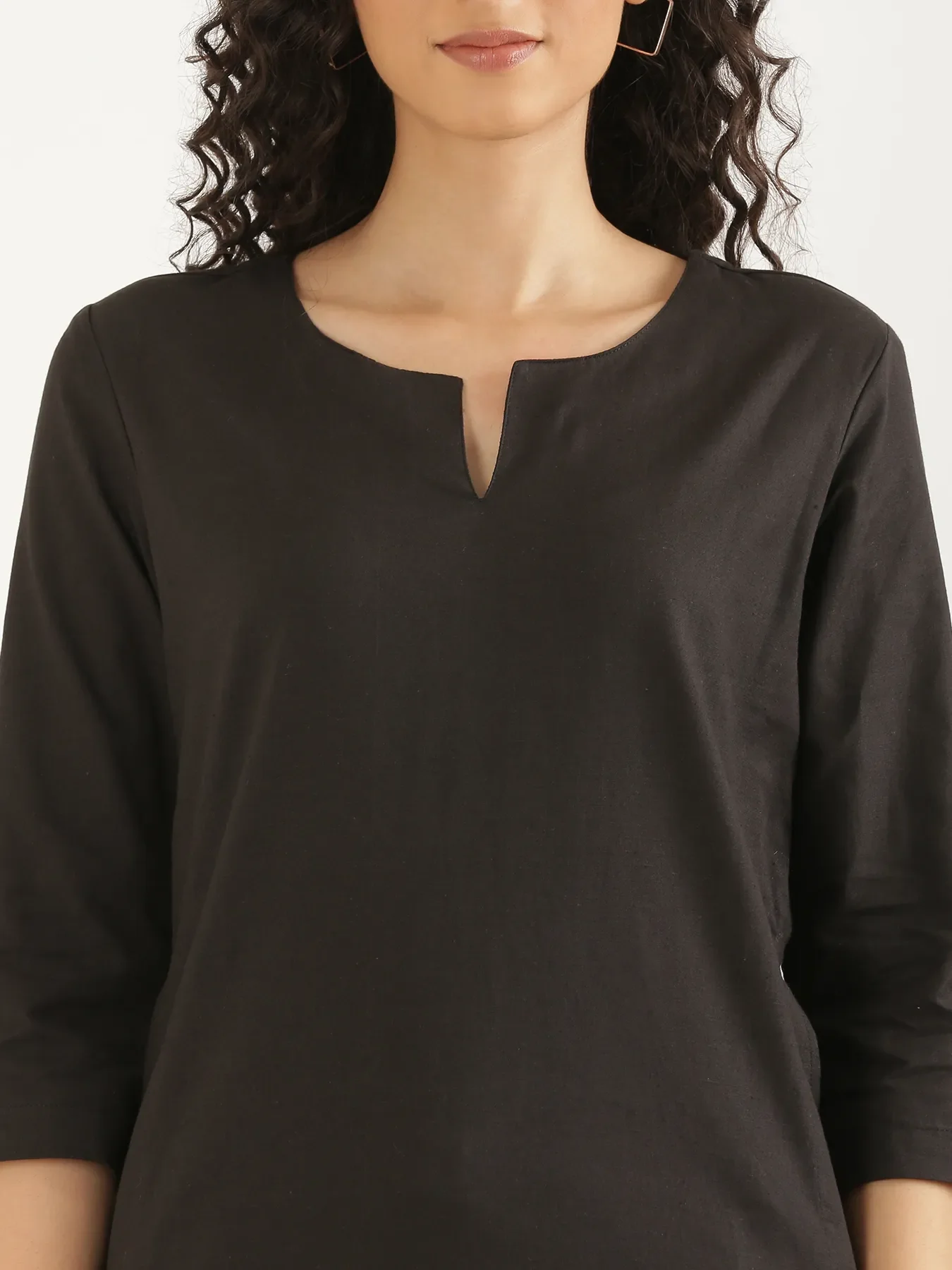 Women Black Airy Linen Mid Thigh Length Kurta - Image 4
