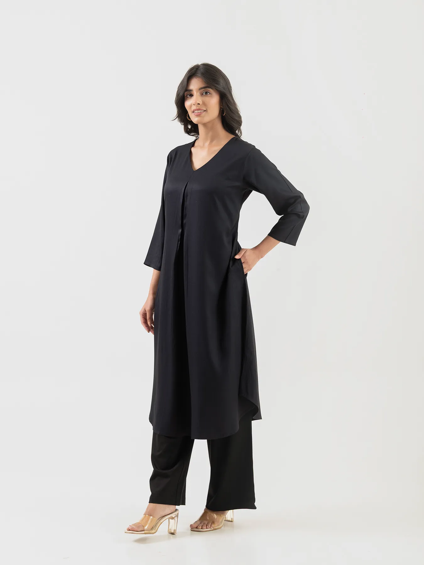 Women Black Flowy Pleated Kurta - Image 4