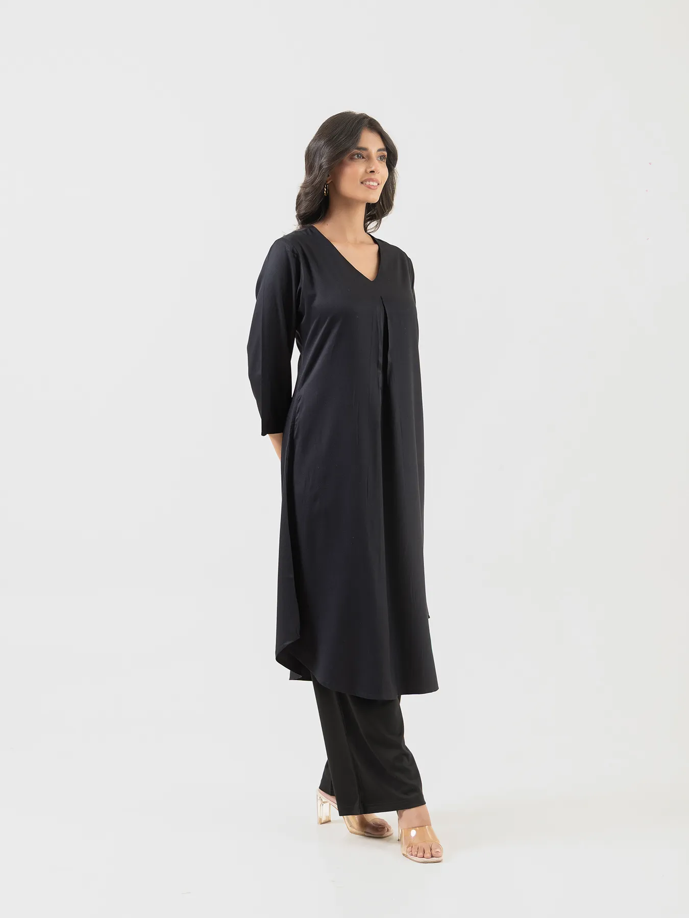 Women Black Flowy Pleated Kurta - Image 5