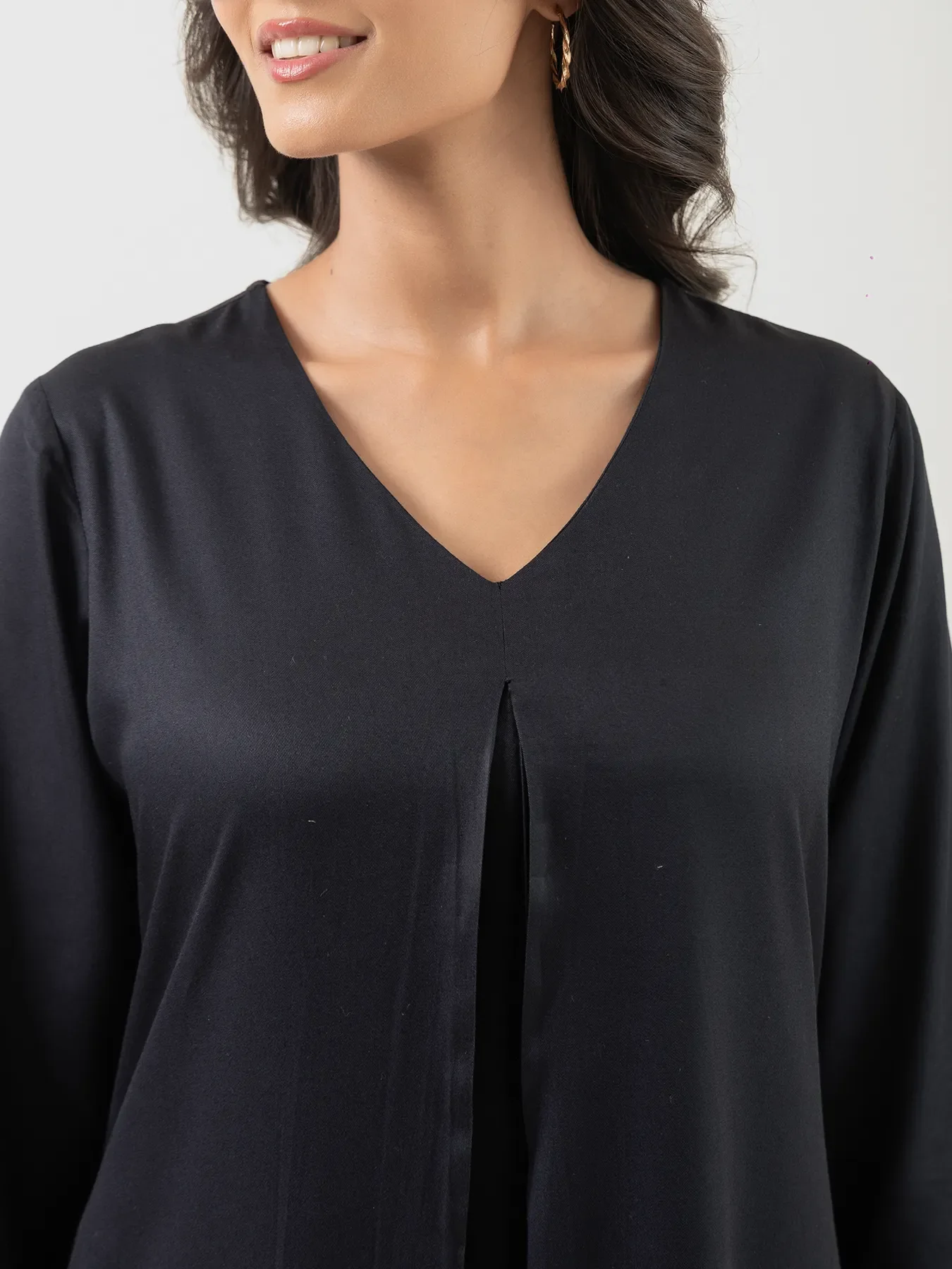 Women Black Flowy Pleated Kurta - Image 6