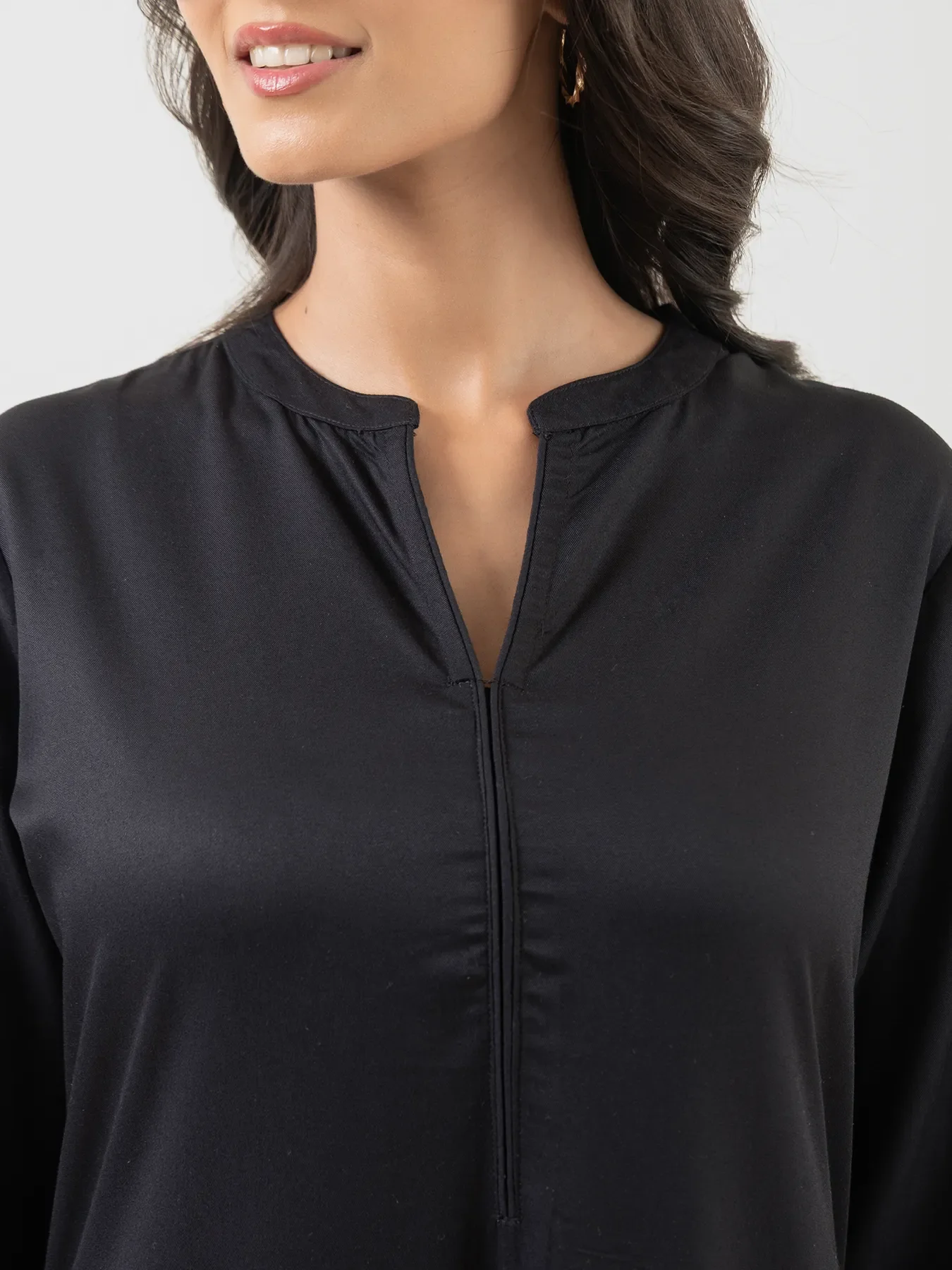 Women Black Flowy Straight Long Kurta - Image 5