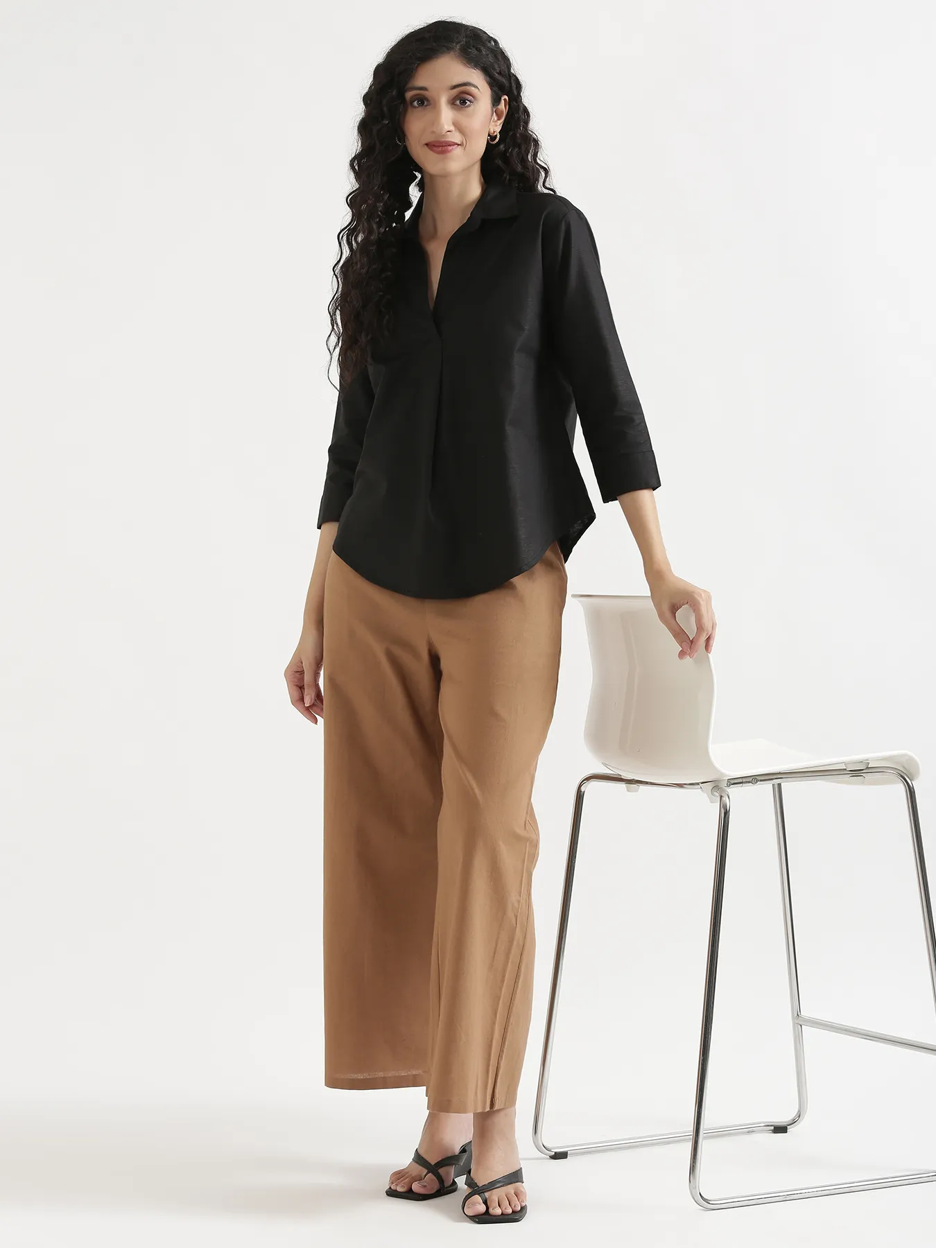 Women Black Linen Blend Pleated Top - Image 12