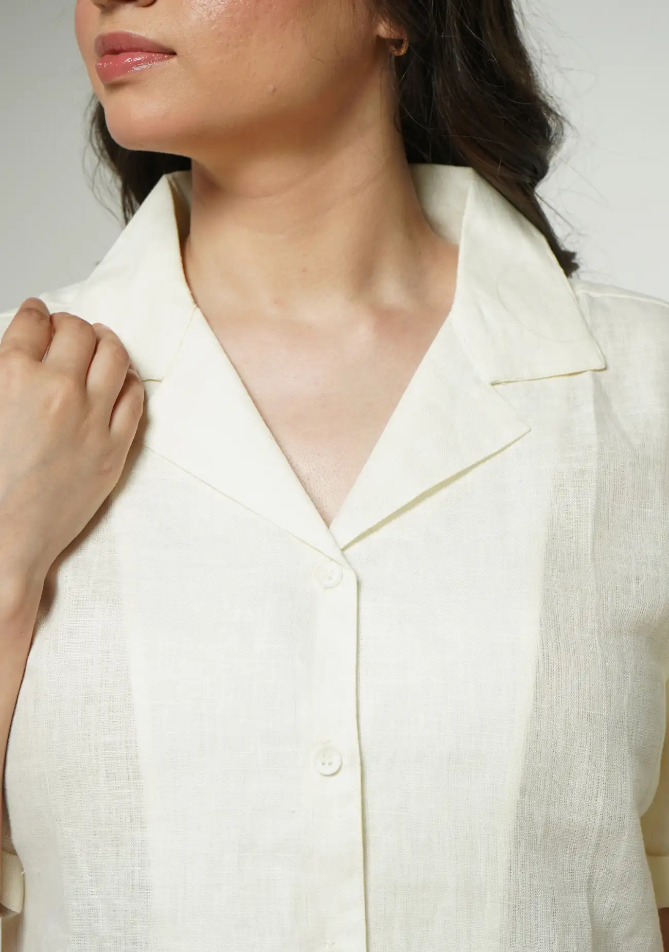 Women Cream Pure Linen Notch Collar Shirt - Image 4