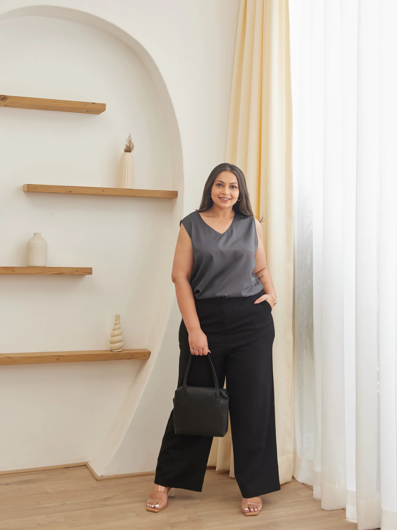 Women Plus Size Grey V-Neck Sleeveless Top - Image 5