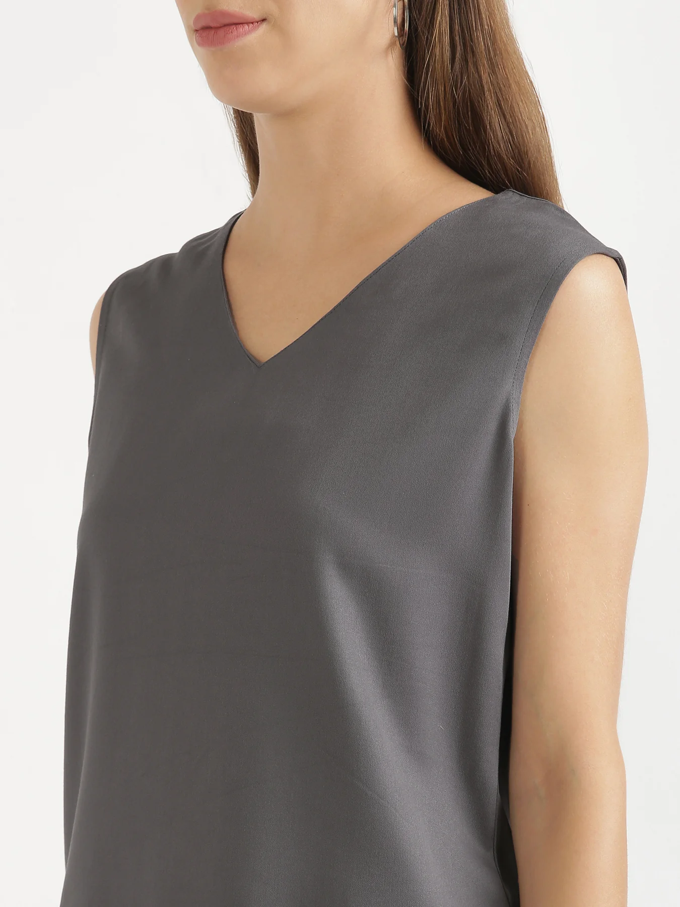 Women Plus Size Grey V-Neck Sleeveless Top - Image 7