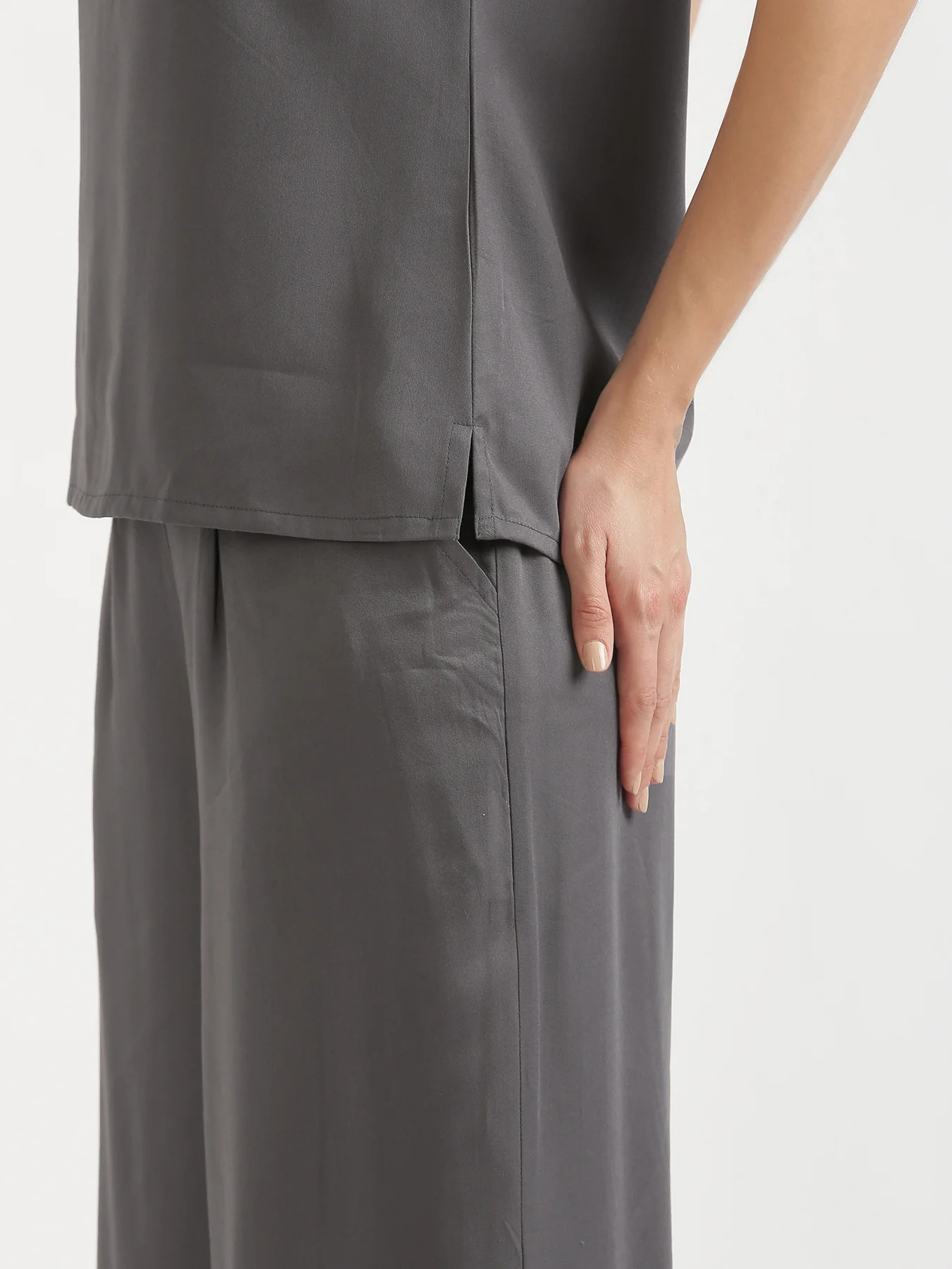 Women Plus Size Grey V-Neck Sleeveless Top - Image 9