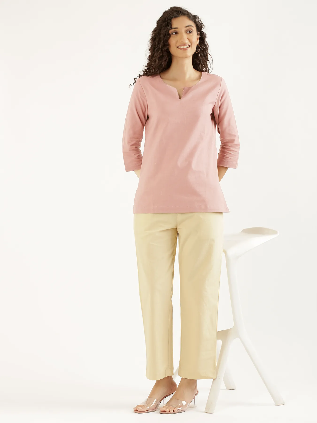 Women Salmon Pink Airy Linen Split Neck Short Kurta - Image 12